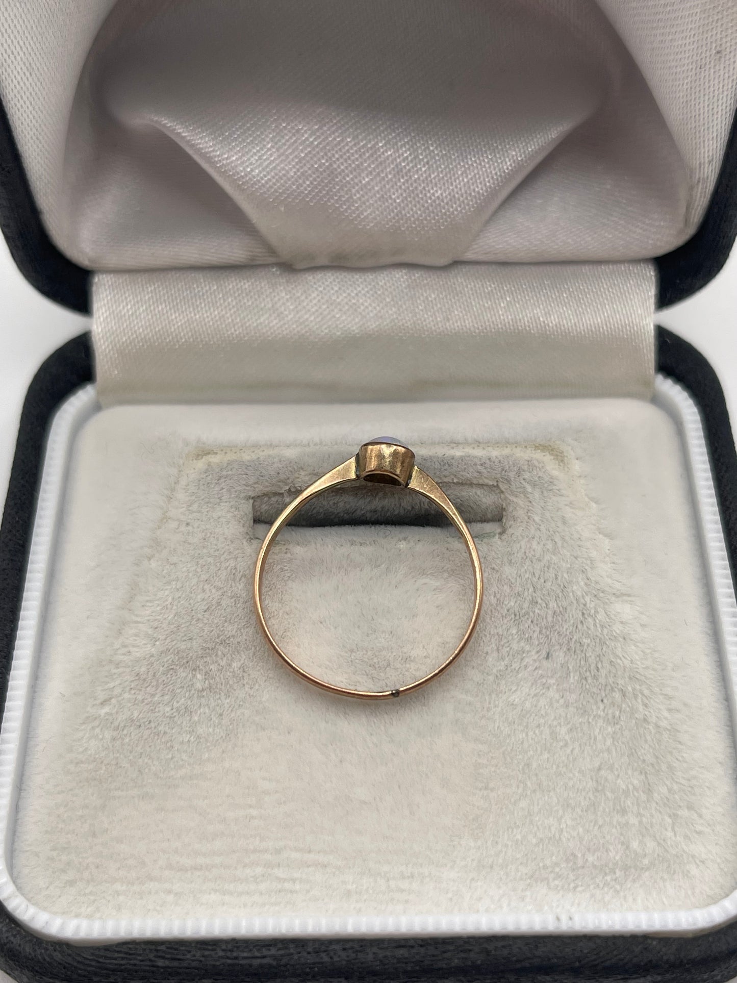 Antique 9ct rose gold opal ring