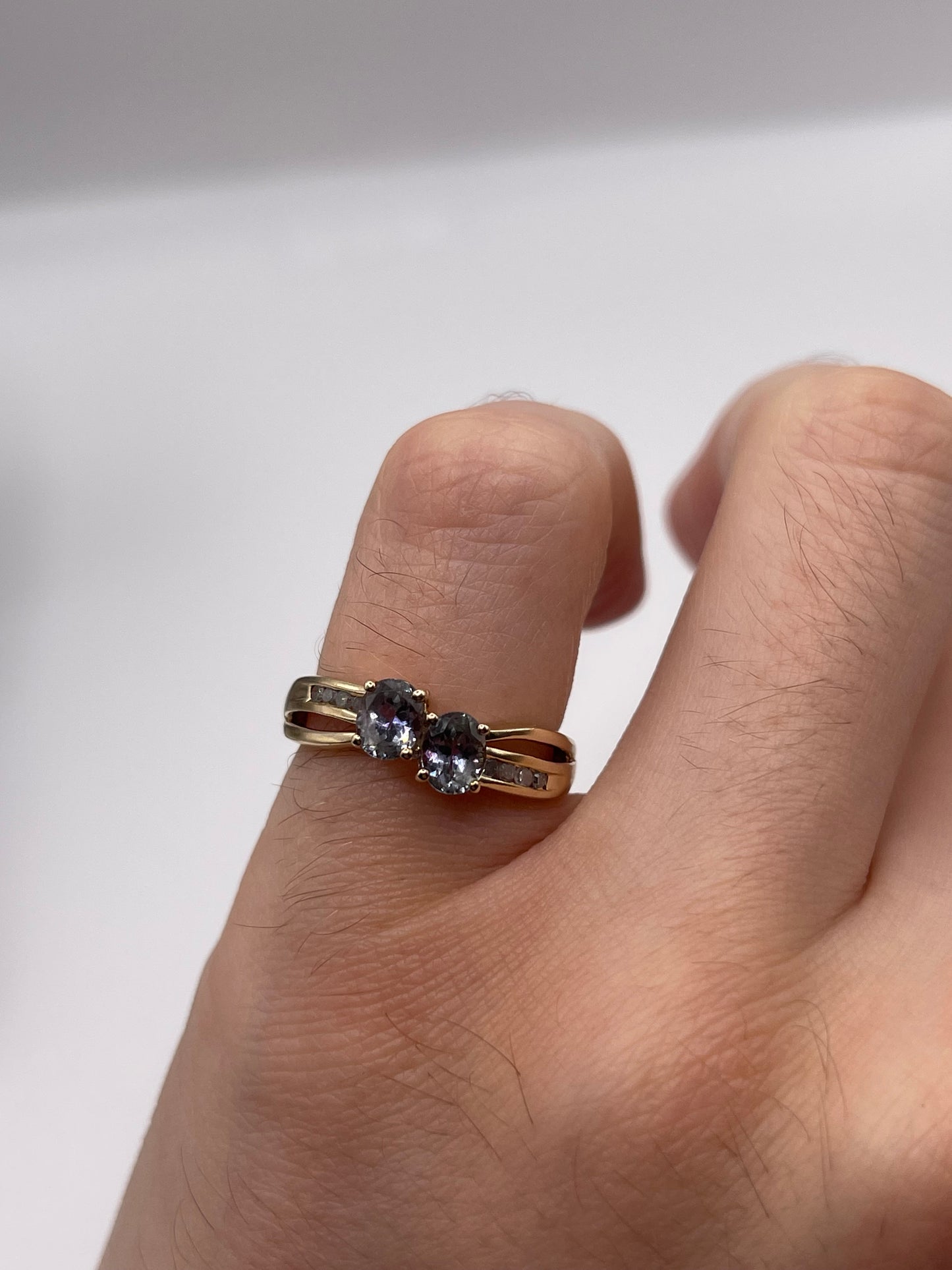 9ct gold tanzanite and diamond ring