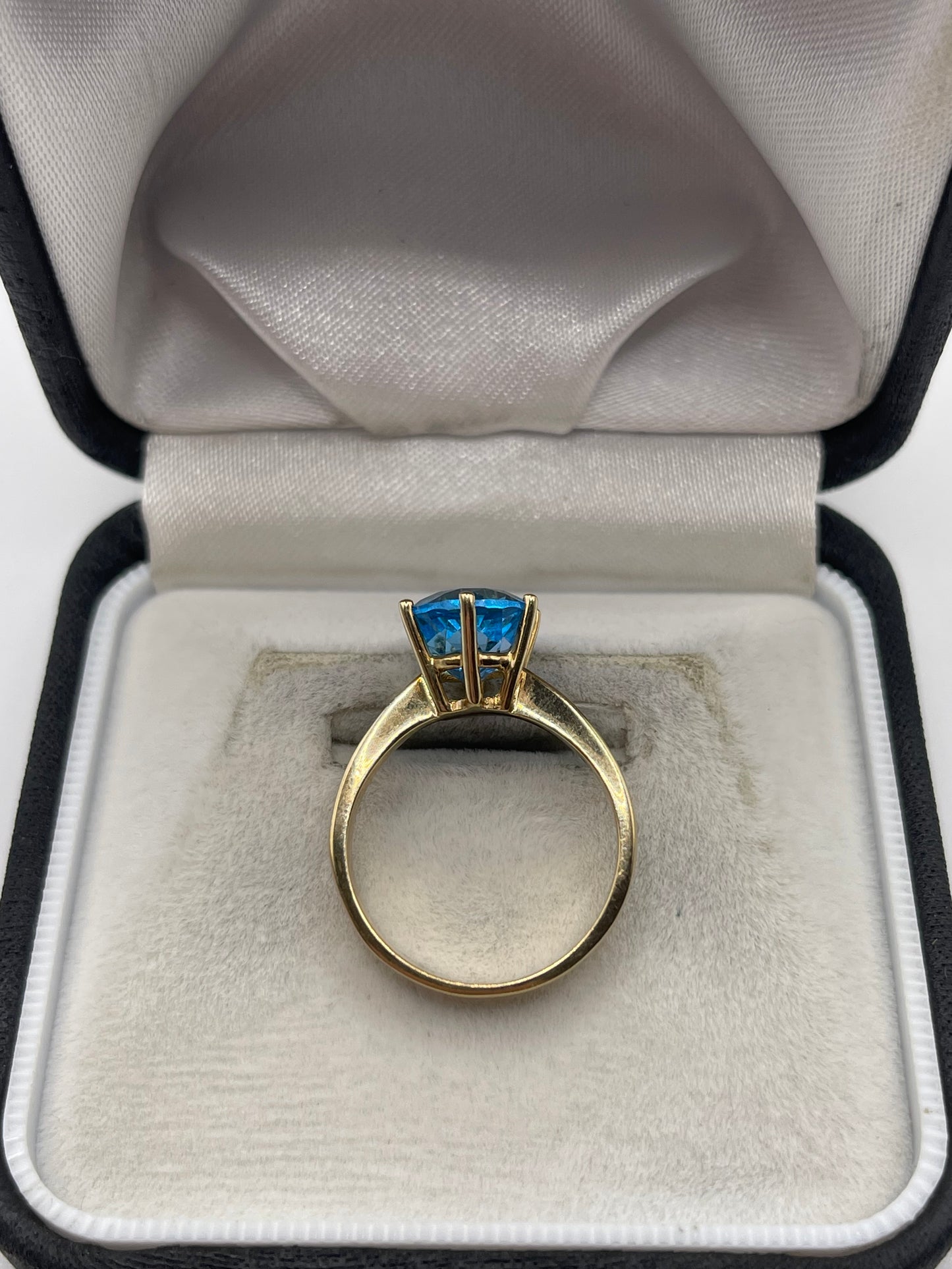 9ct gold blue topaz ring