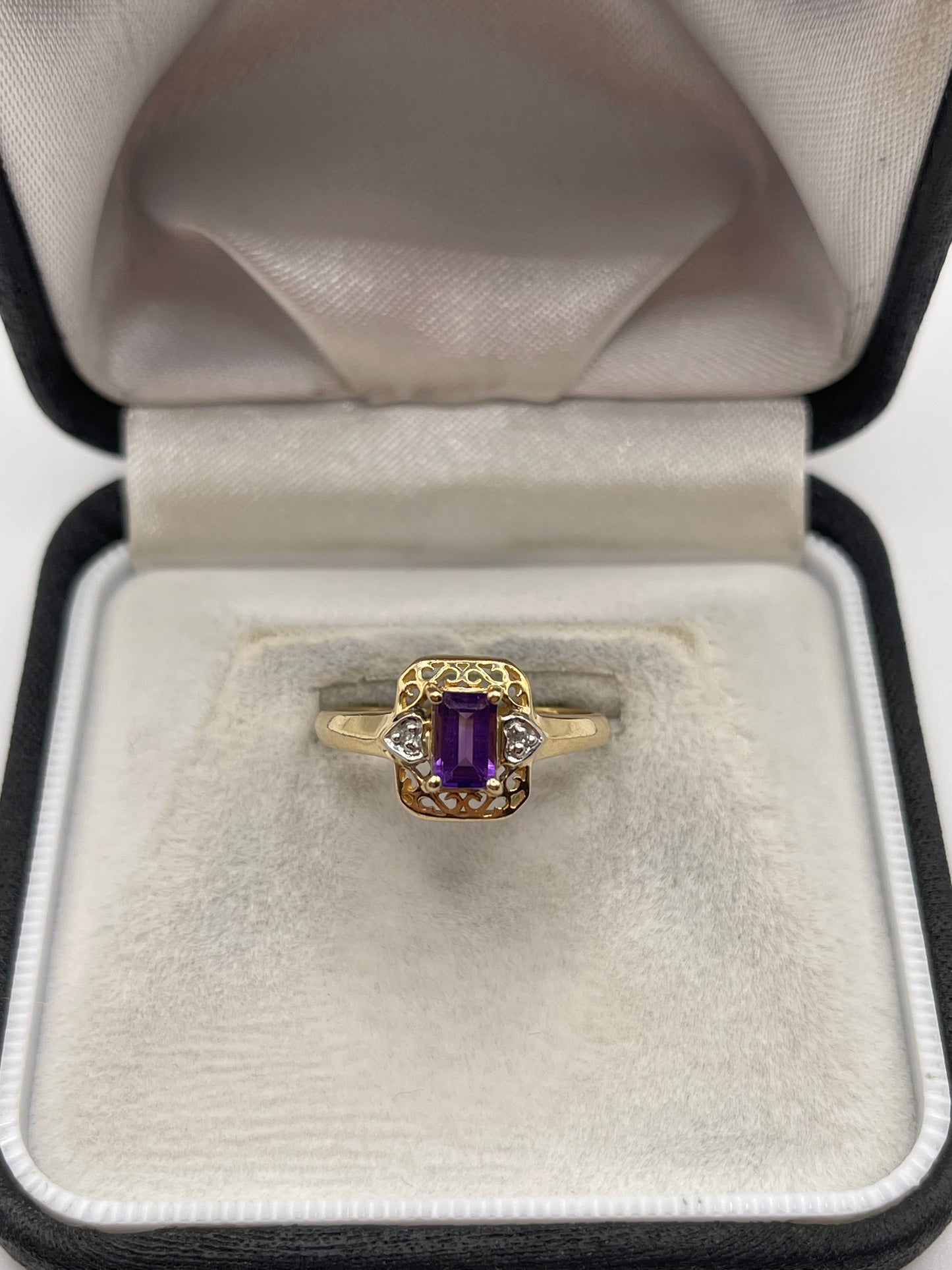 9ct gold amethyst and diamond ring