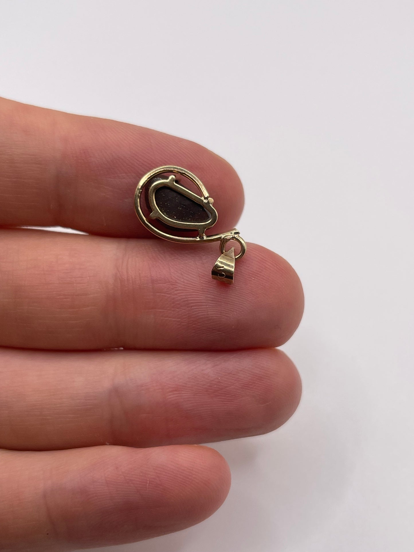 9ct gold opal doublet pendant