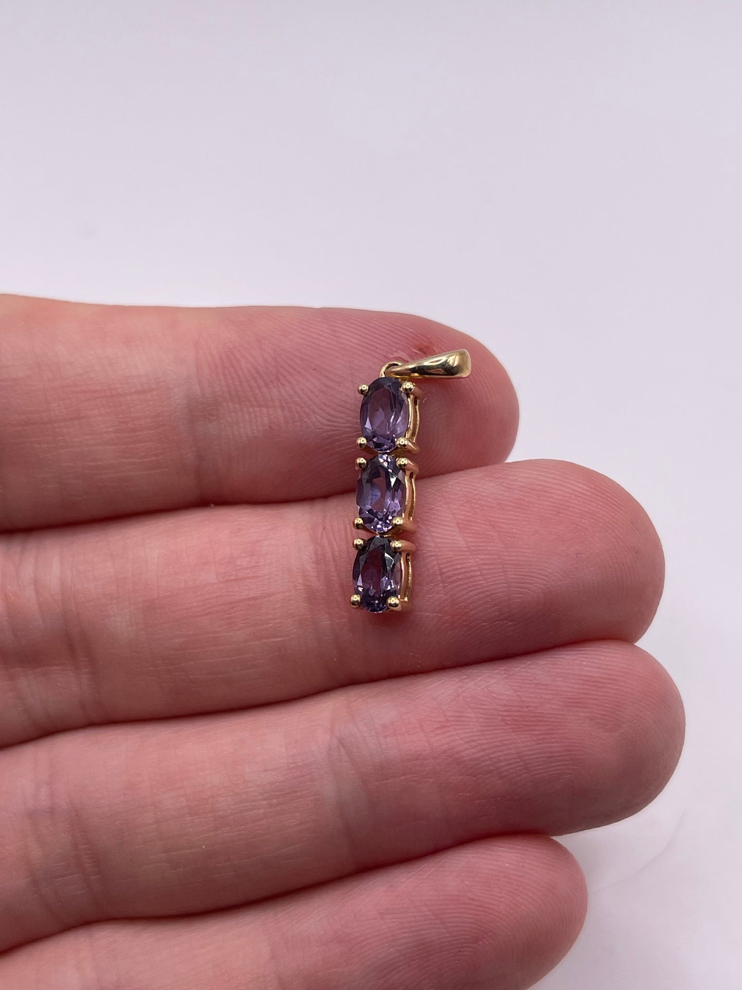 9ct gold spinel pendant