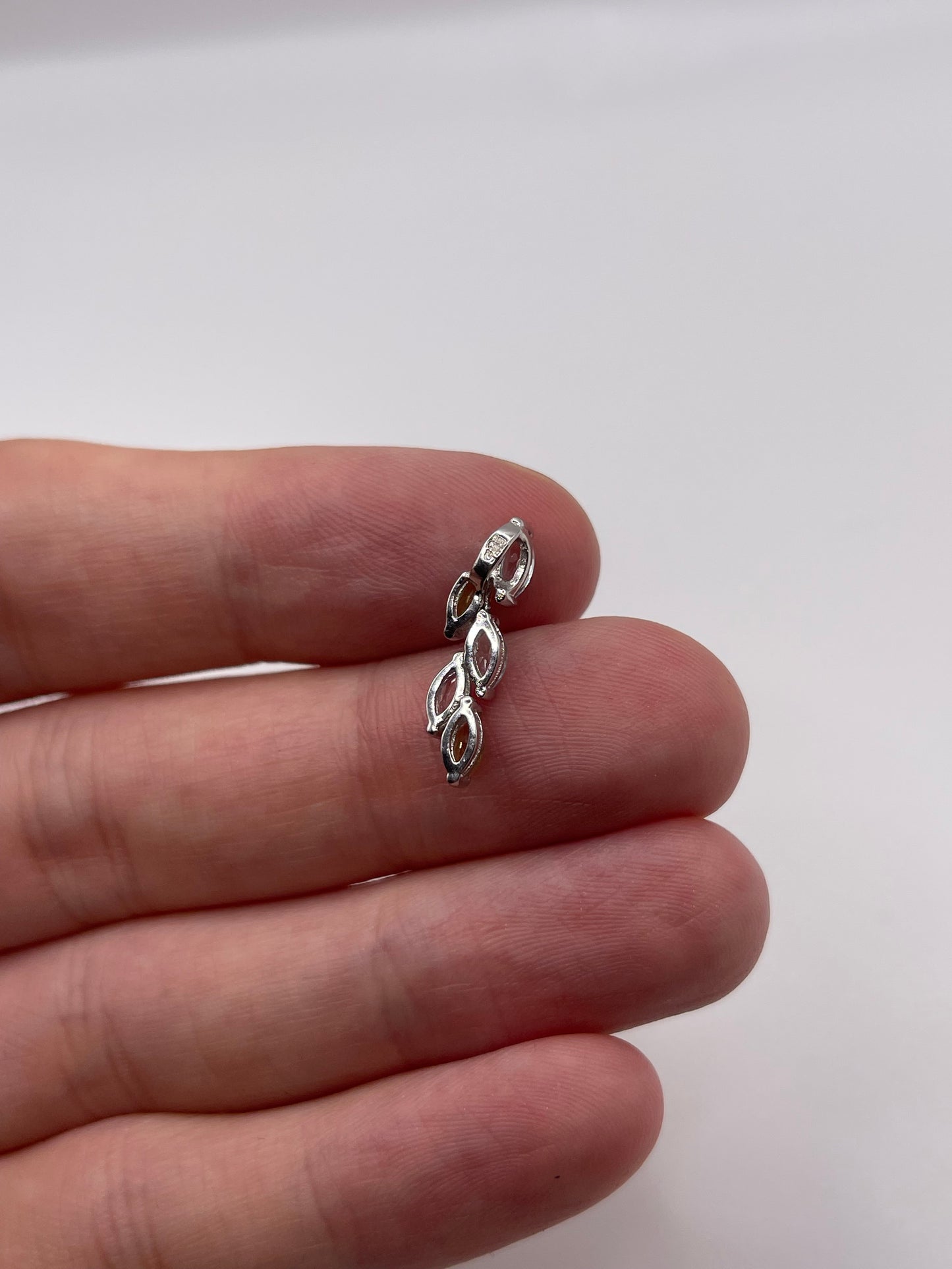 9ct white gold topaz and peridot pendant