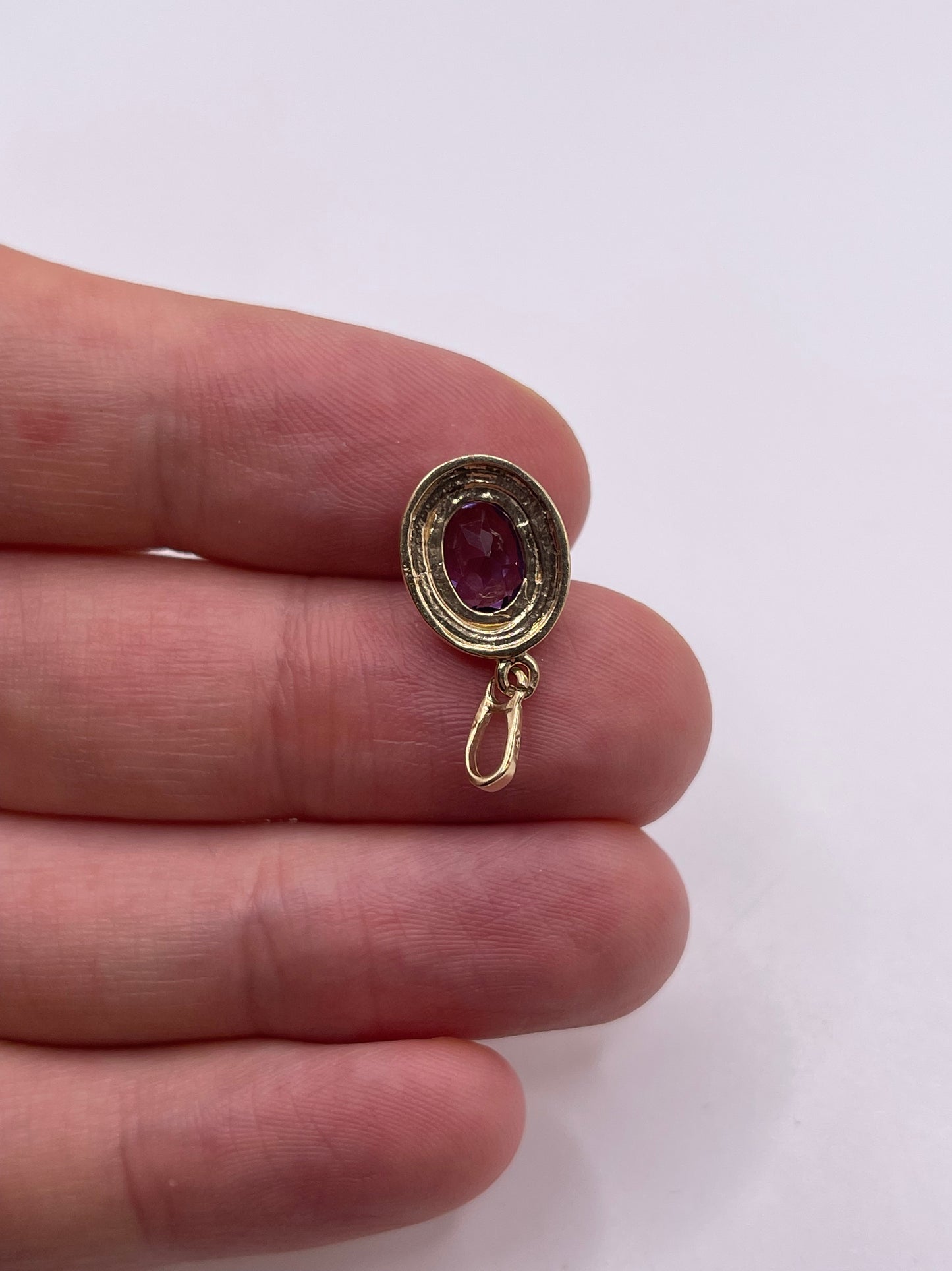 9ct gold amethyst pendant