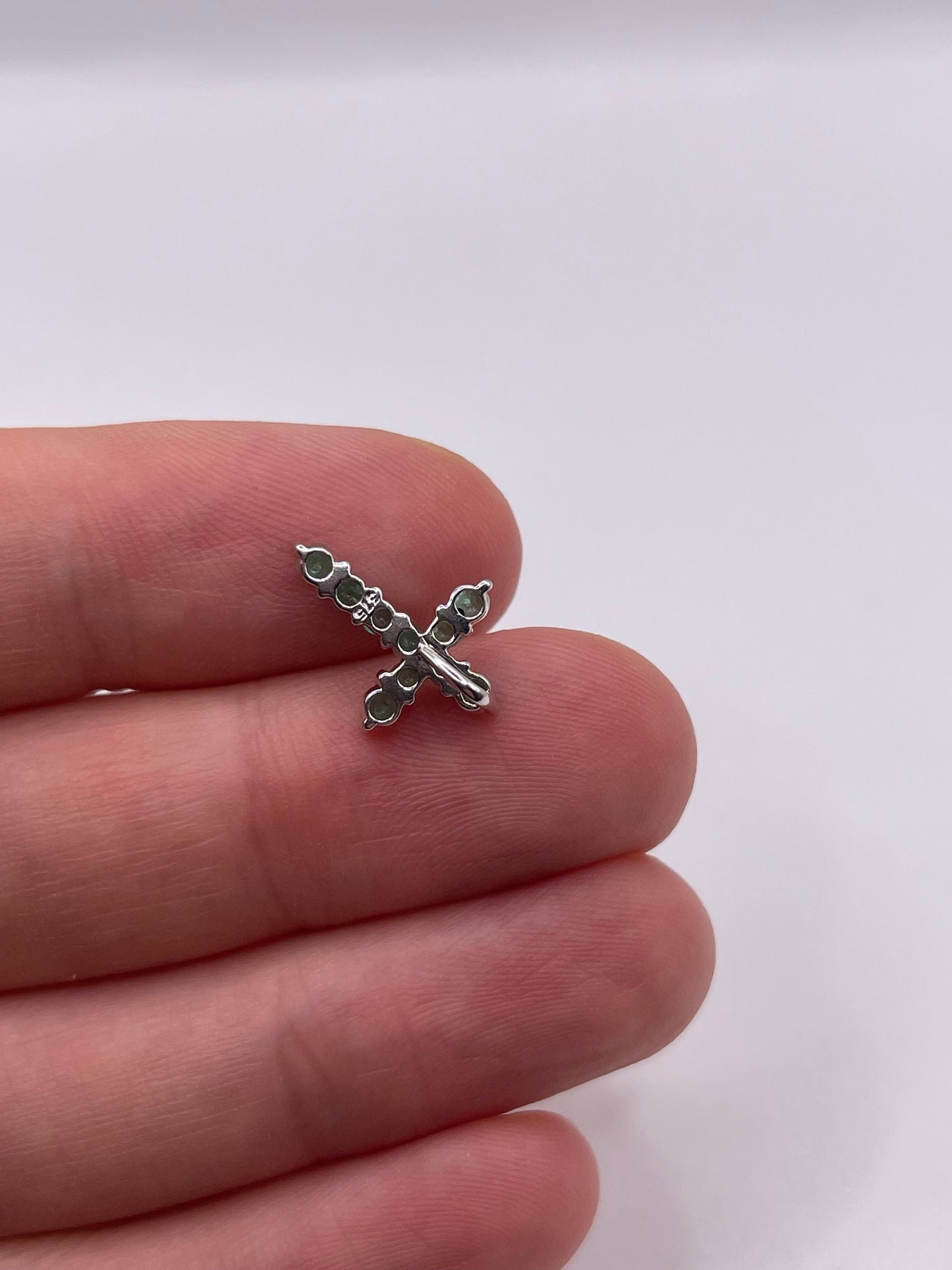 9ct white gold emerald cross pendant