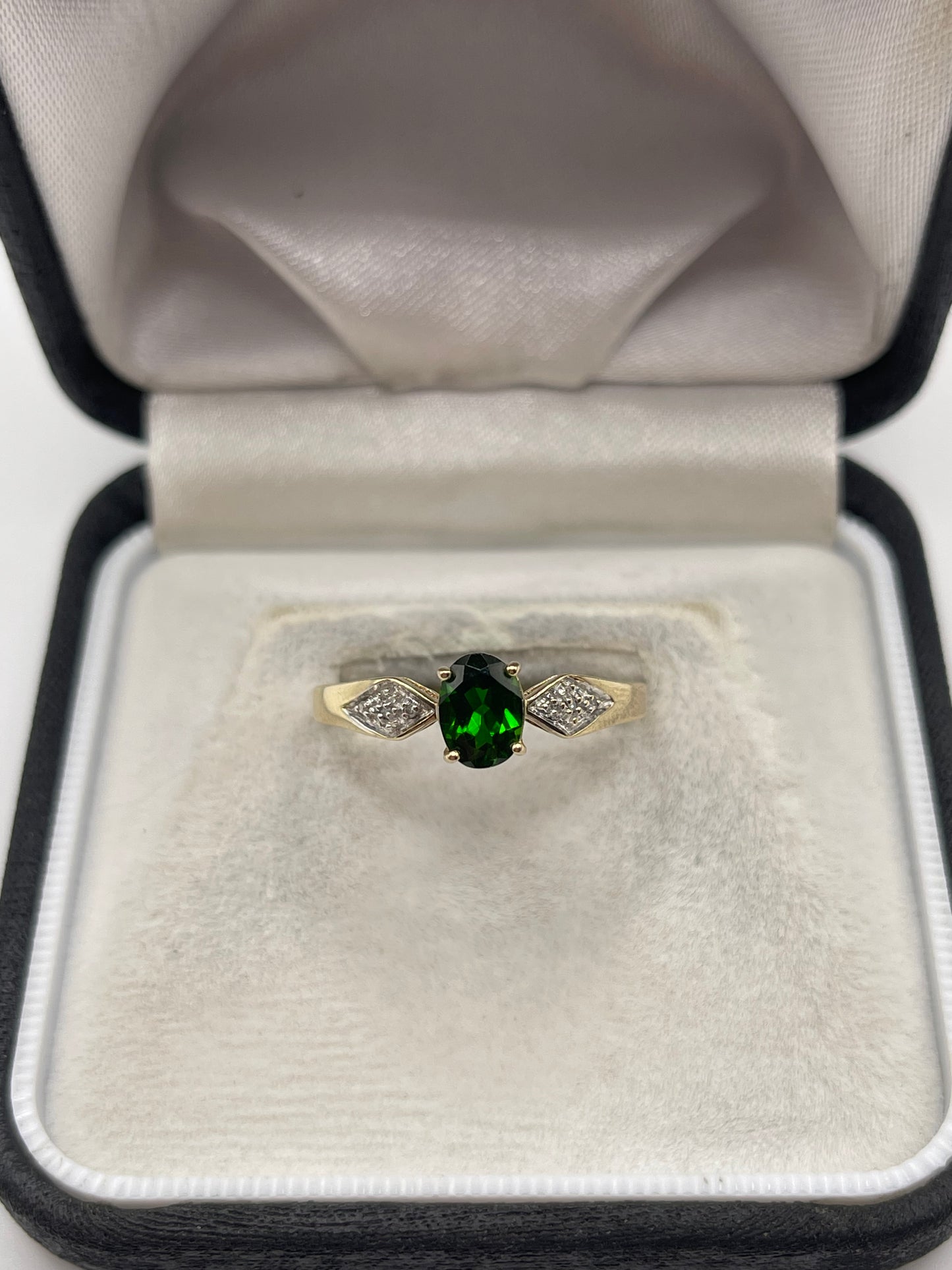 9ct gold diopside and diamond ring