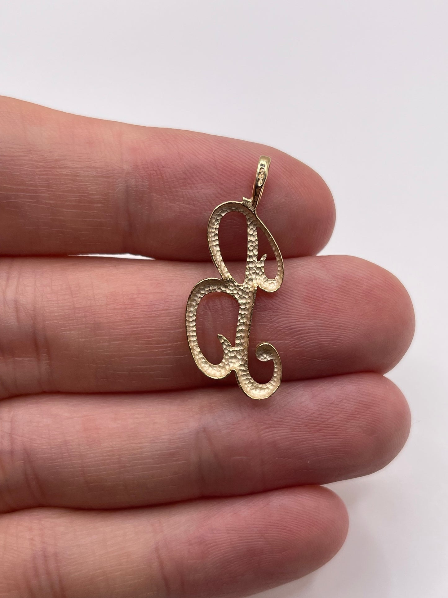 9ct gold initial B pendant