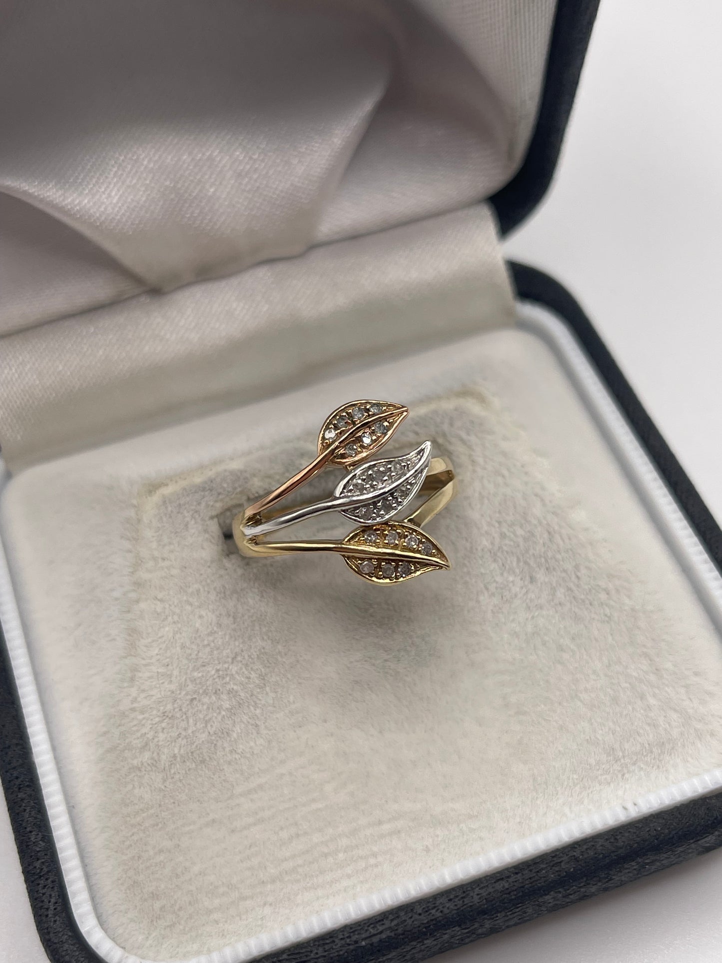 9ct tri gold diamond cluster ring