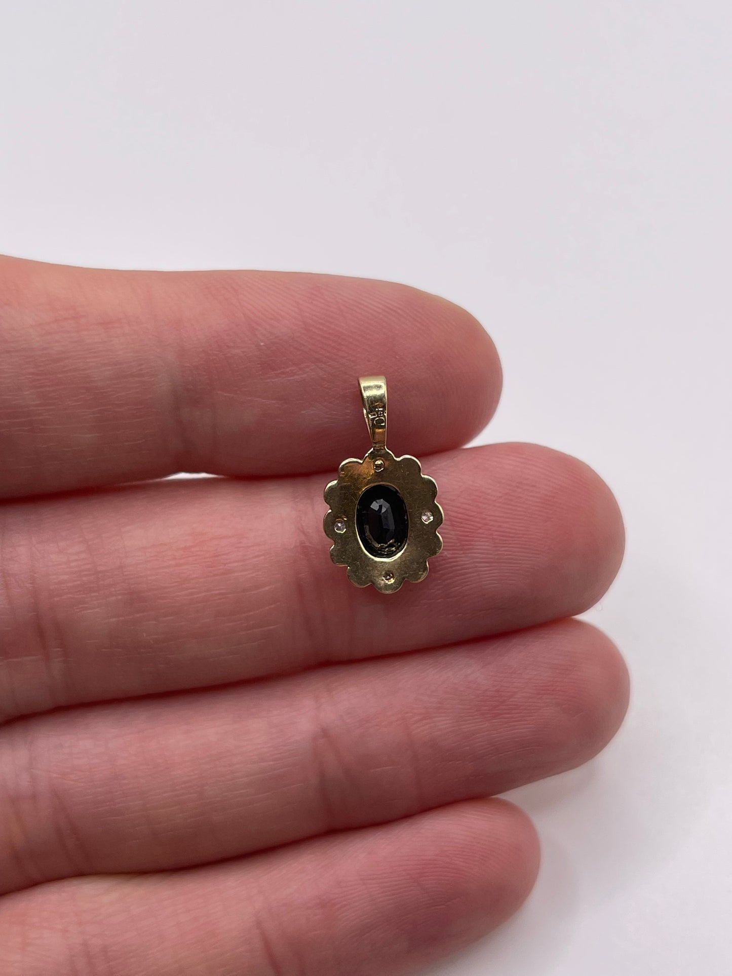 9ct gold sapphire and diamond pendant