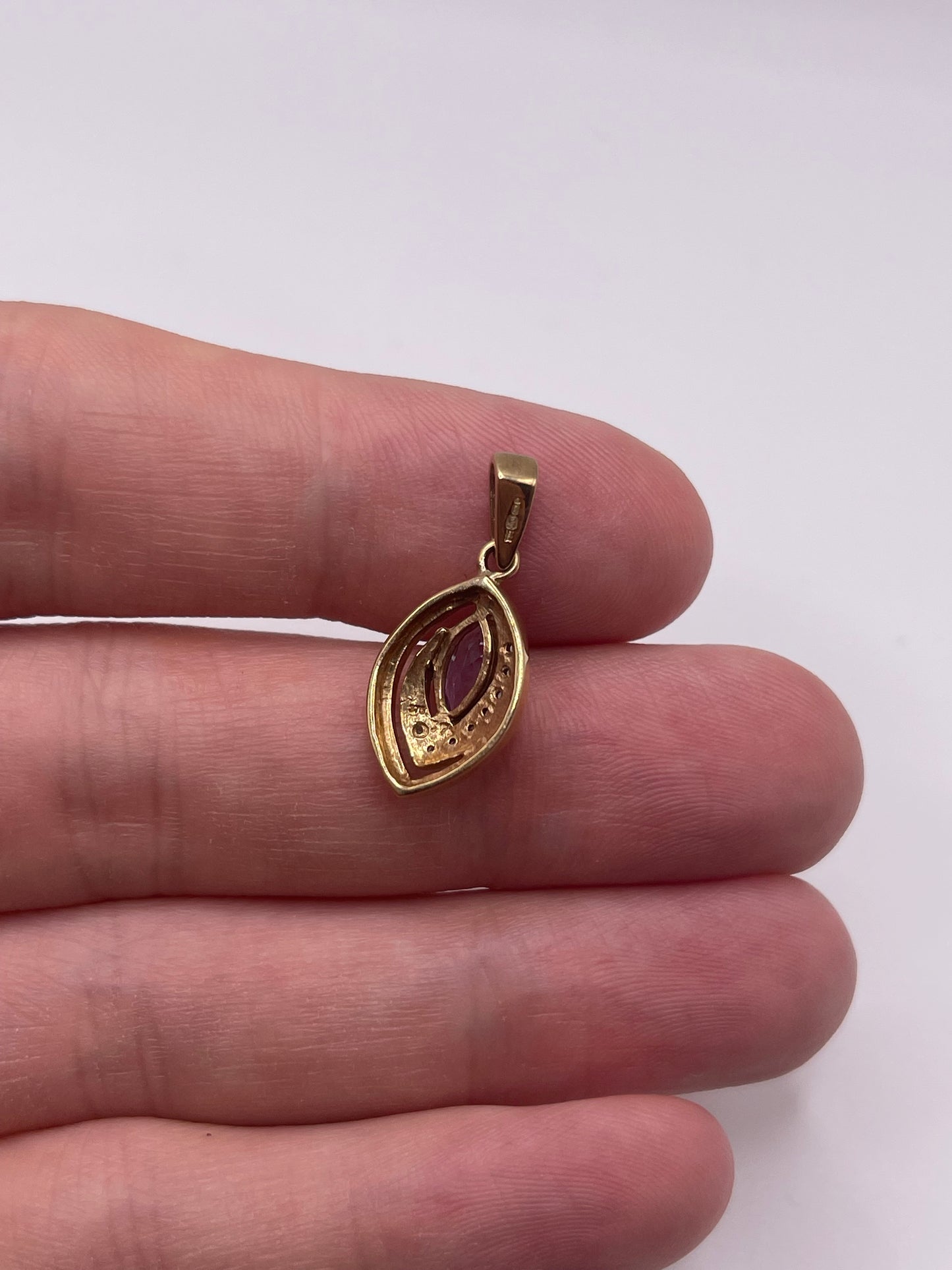 9ct gold amethyst and diamond pendant