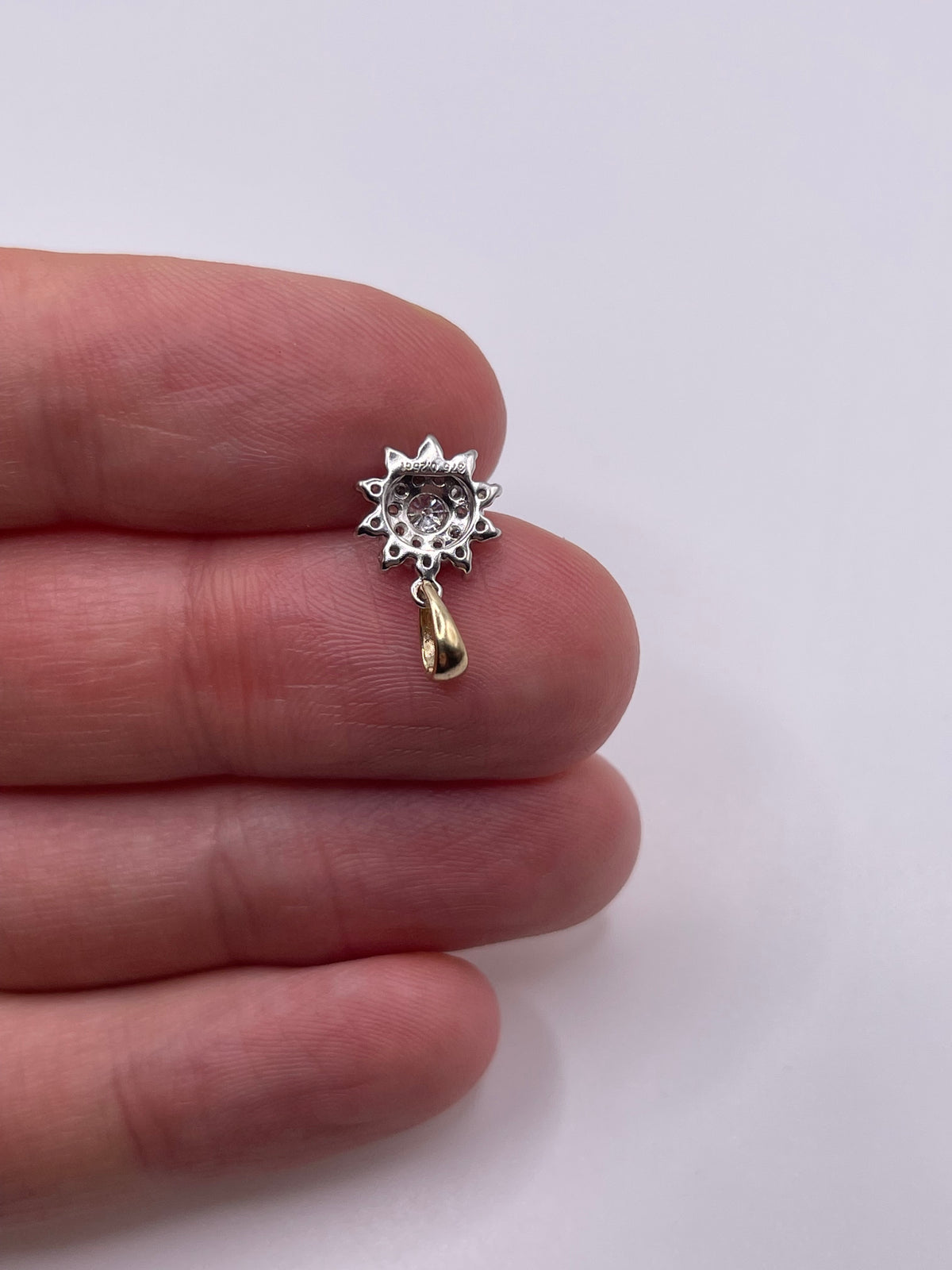 9ct gold diamond cluster pendant