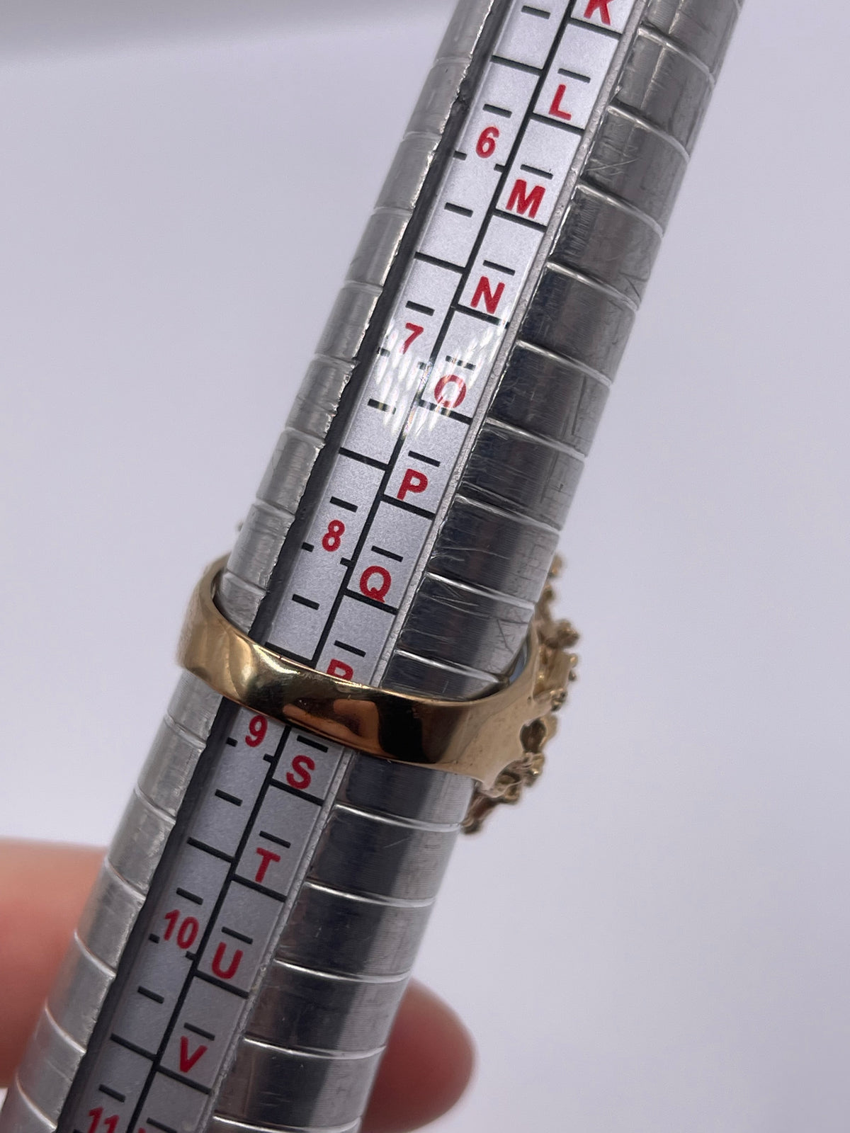 Heavy 9ct gold synthetic spinel ring