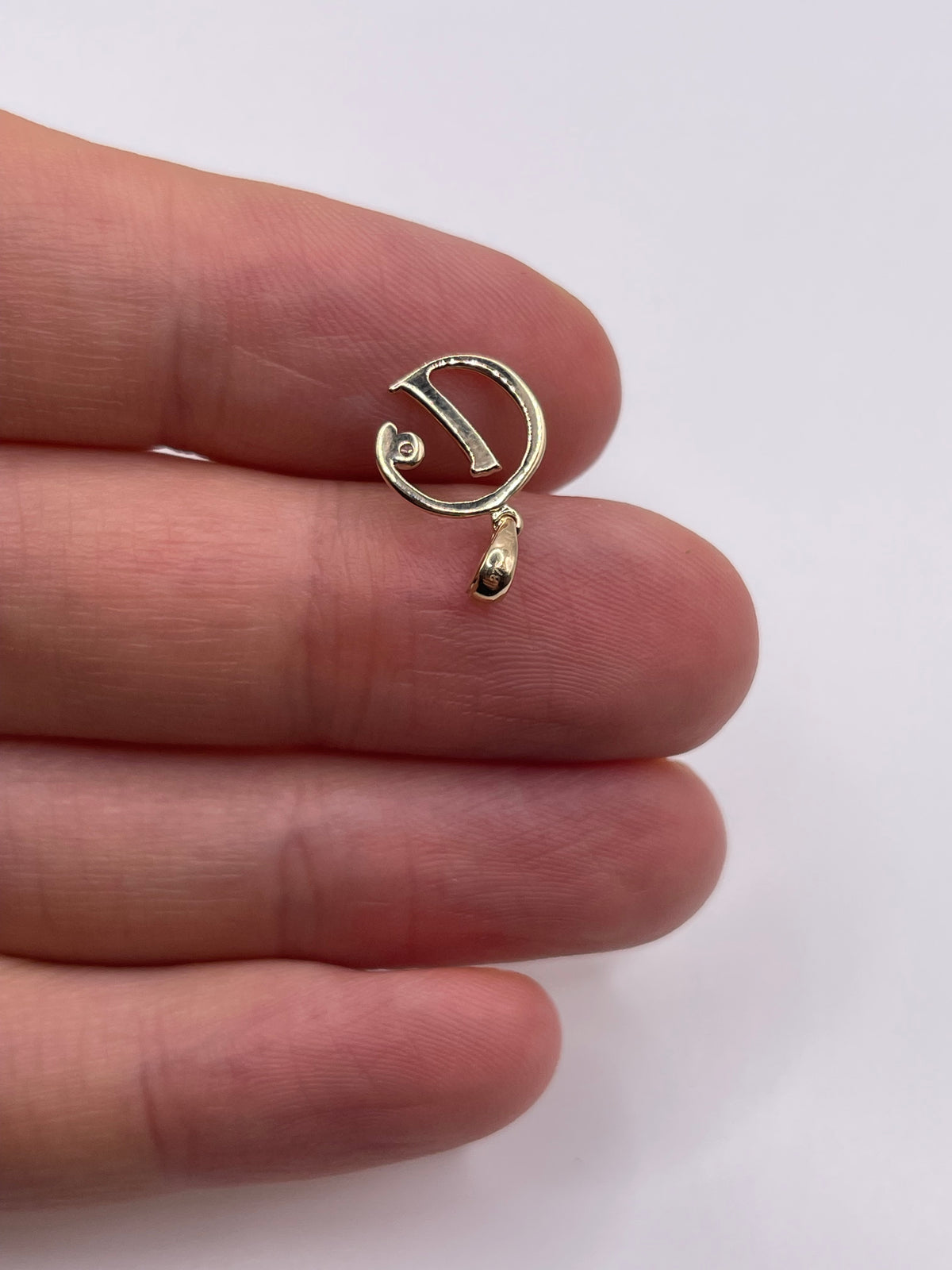 9ct gold diamond initial D pendant