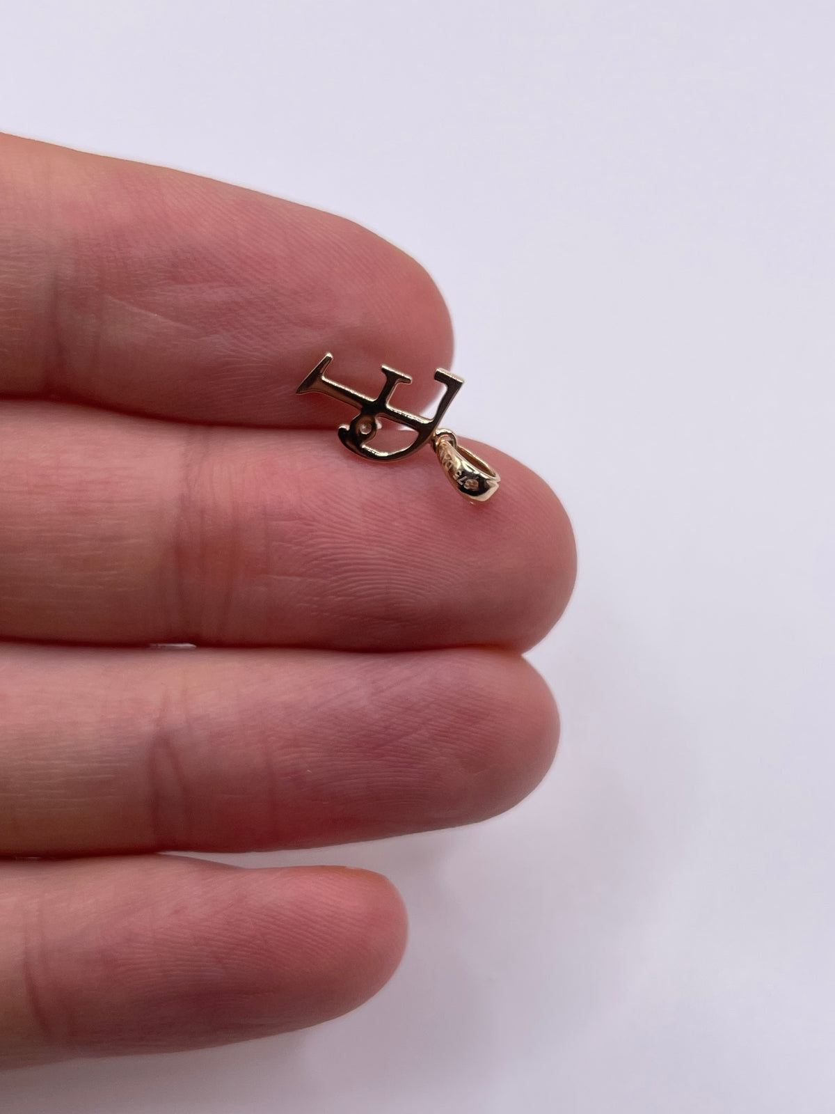 9ct gold diamond initial F pendant