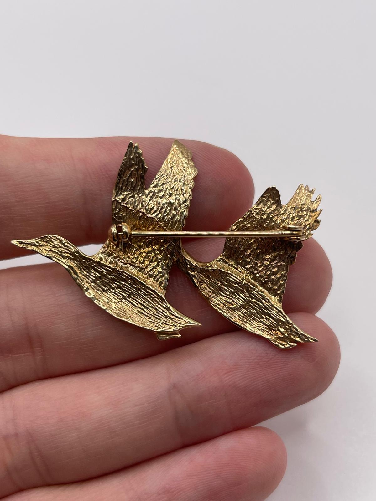 9ct gold enamelled bird brooch
