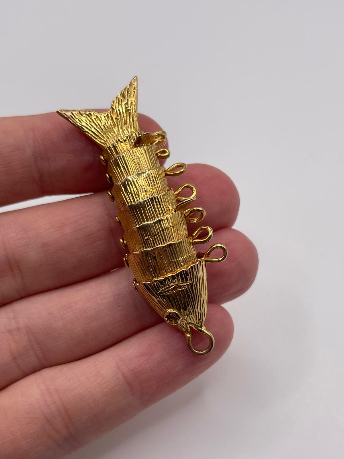 9ct gold articulated fish pendant