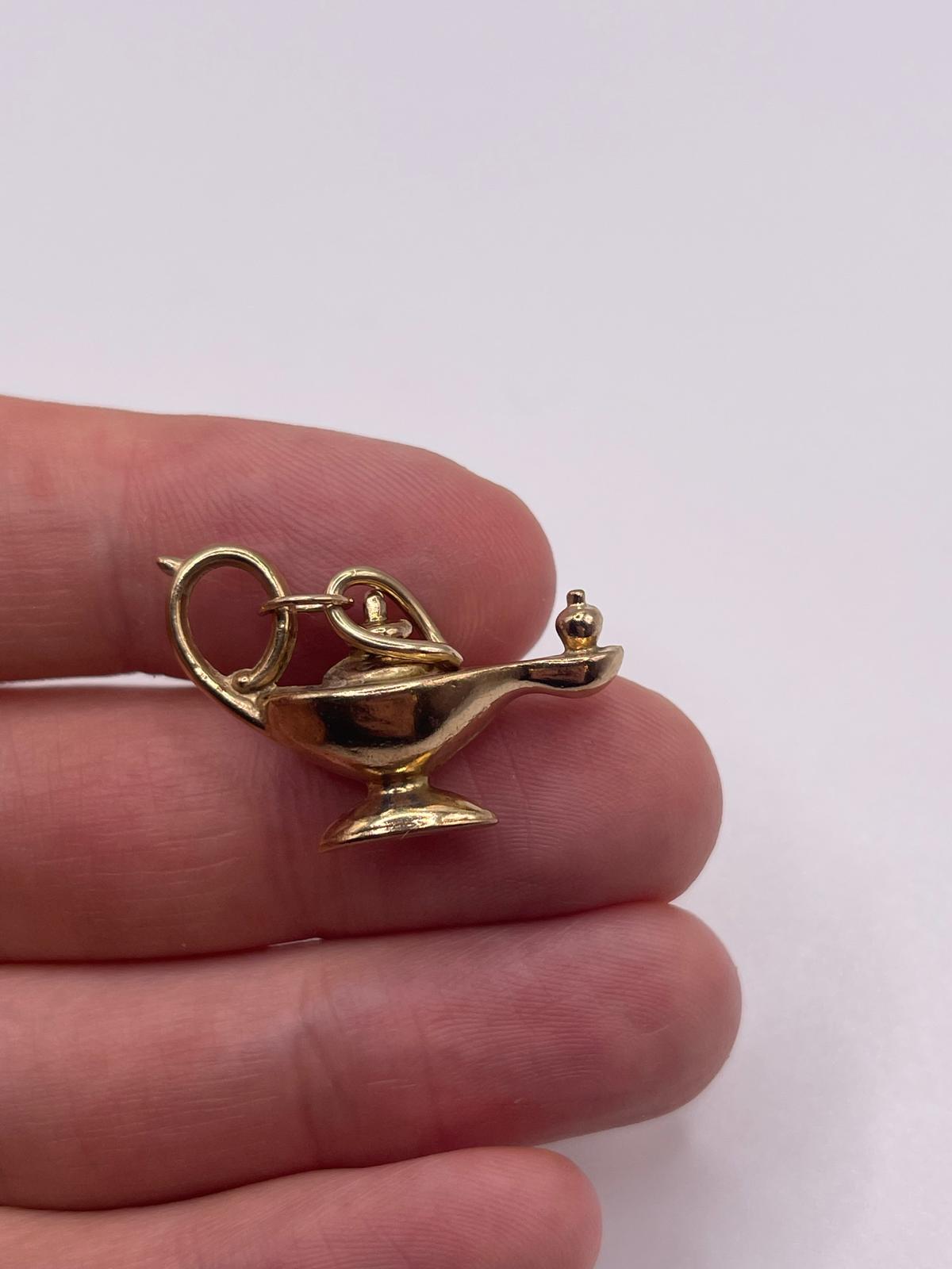 9ct gold genie lamp charm