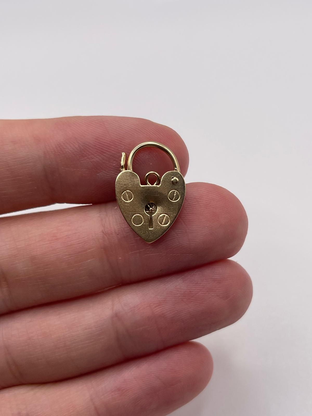 9ct gold padlock 90