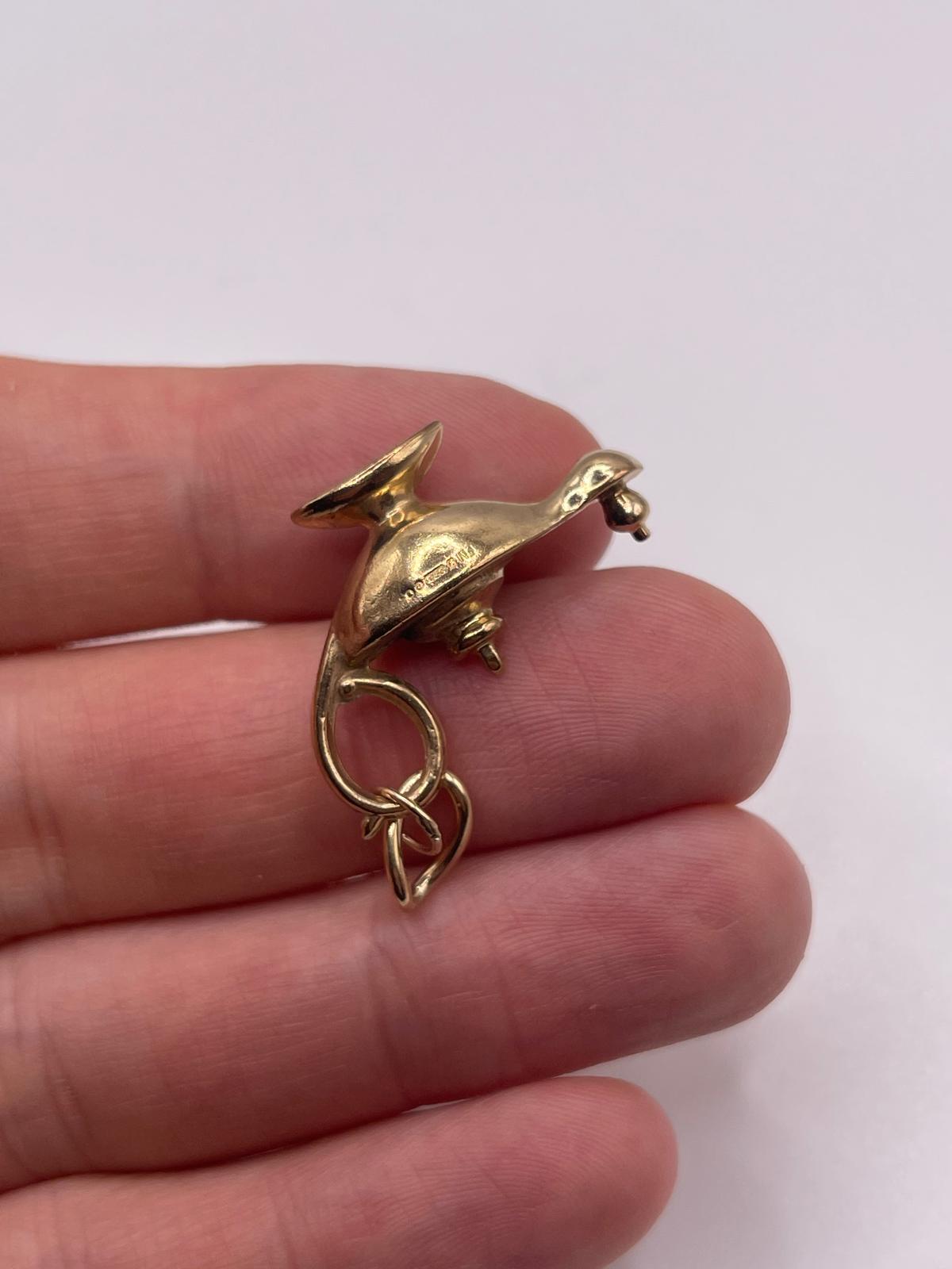 9ct gold genie lamp charm
