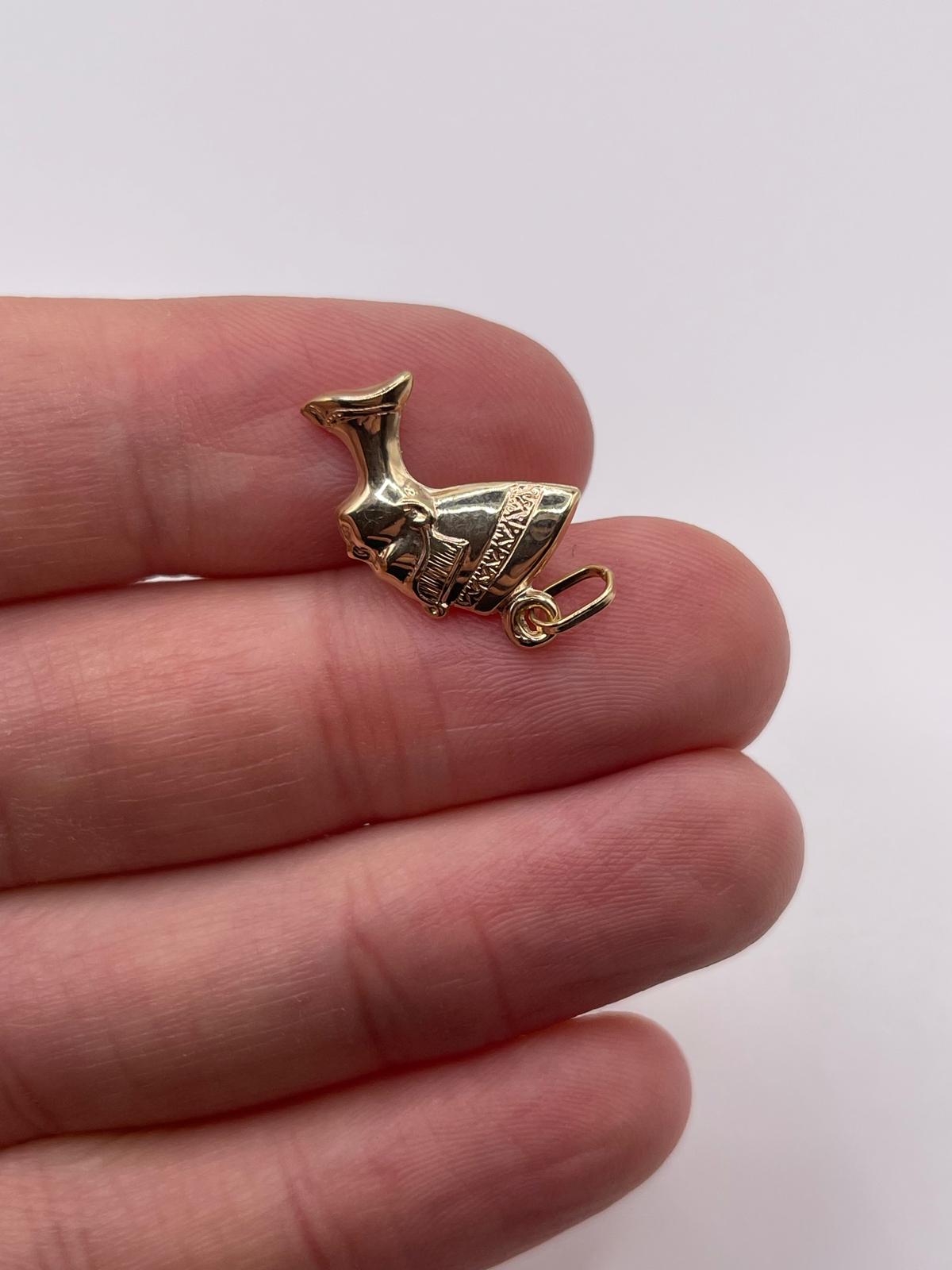 9ct gold nefertiti charm