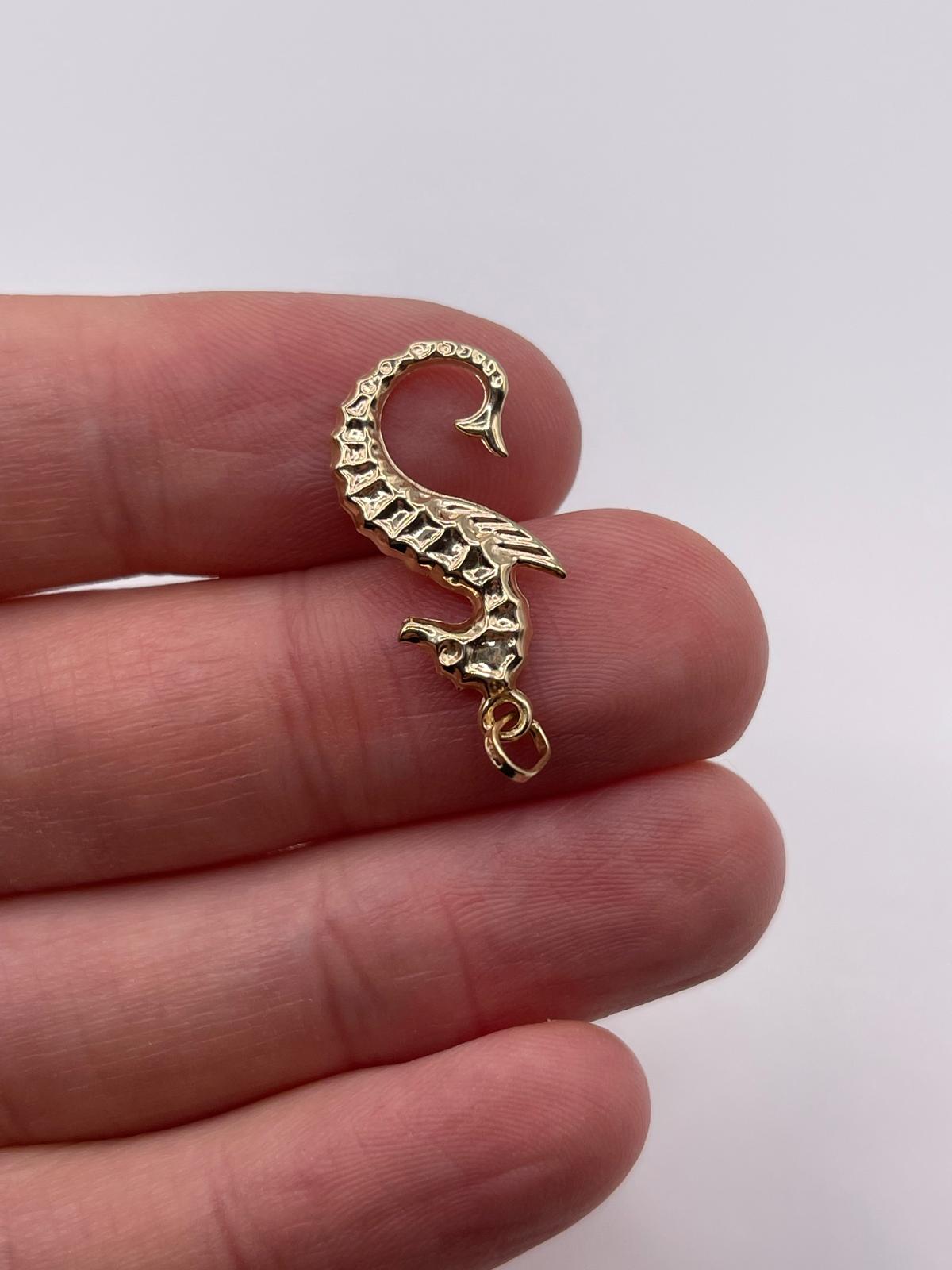 9ct gold sea horse charm