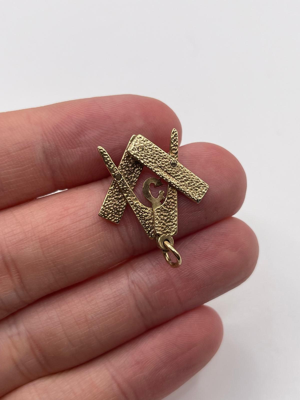 9ct gold masonic pendant
