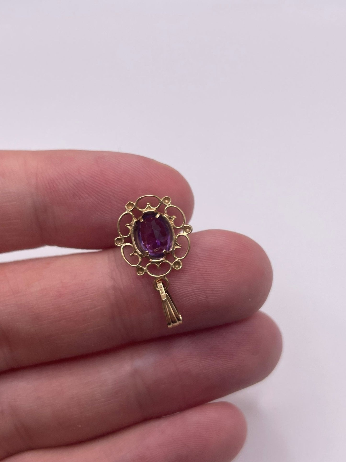 9ct gold amethyst pendant