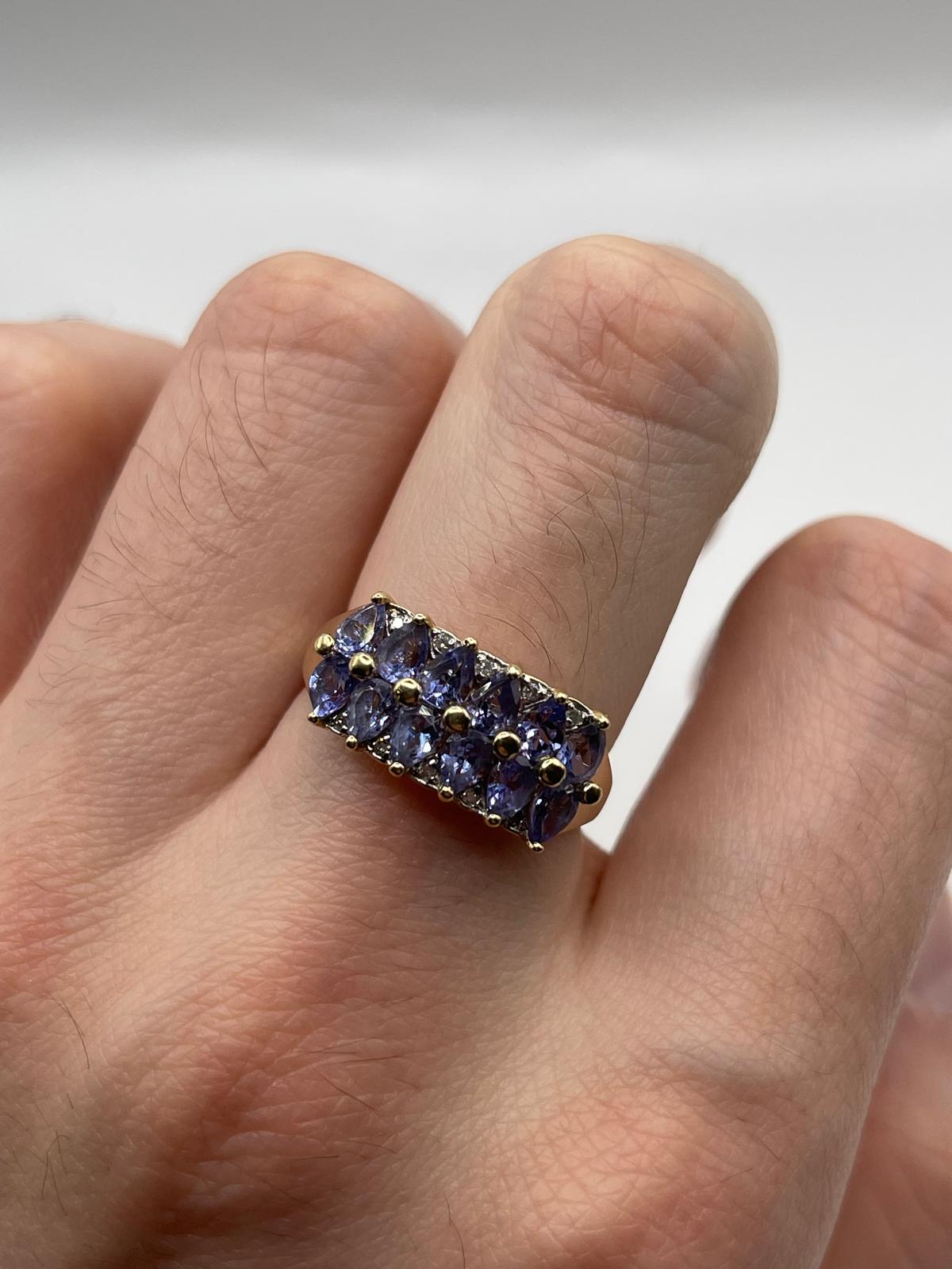 9ct gold tanzanite and diamond ring