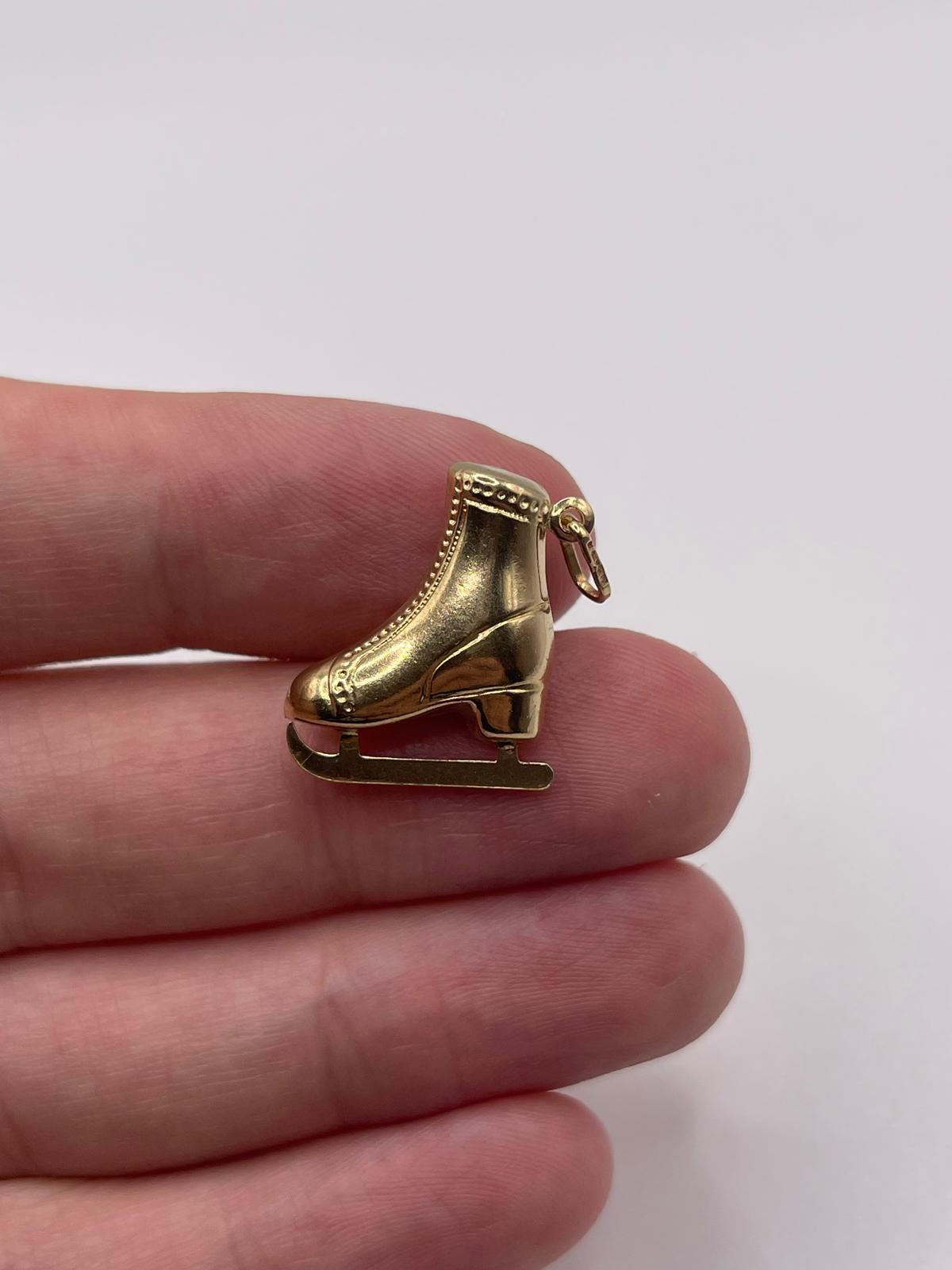 9ct gold ice skate charm