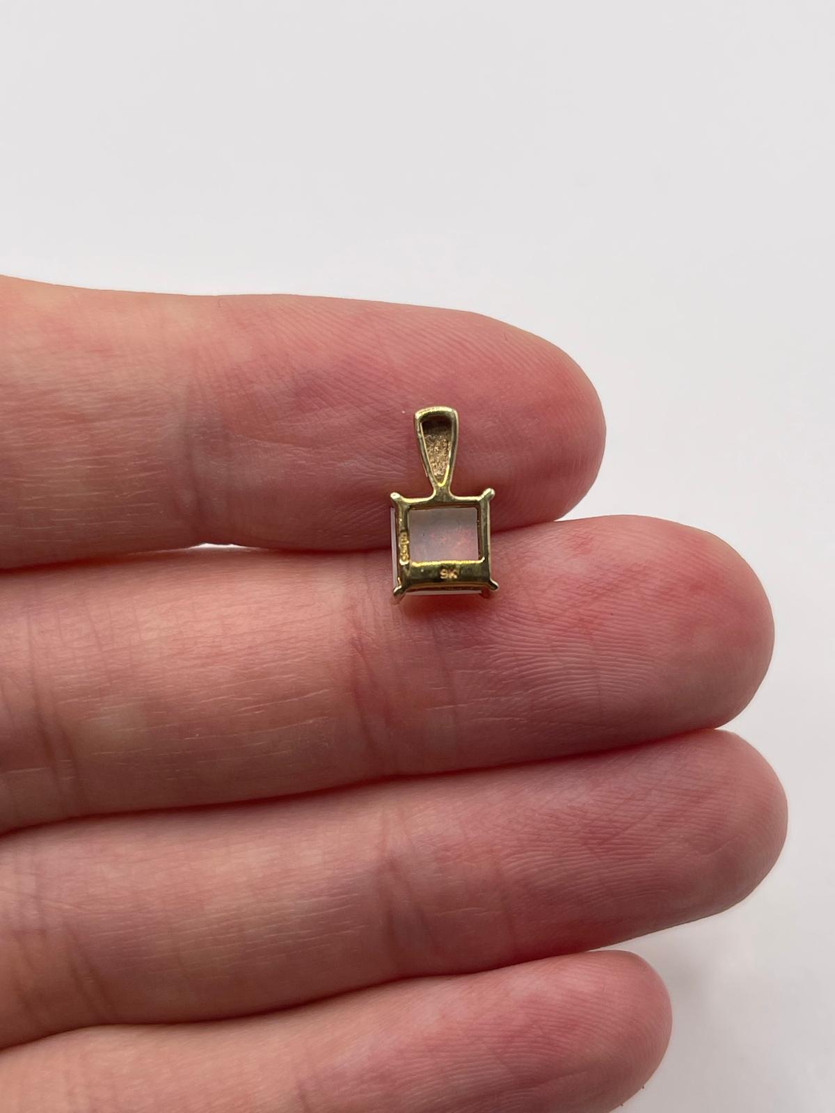 9ct gold opal pendant