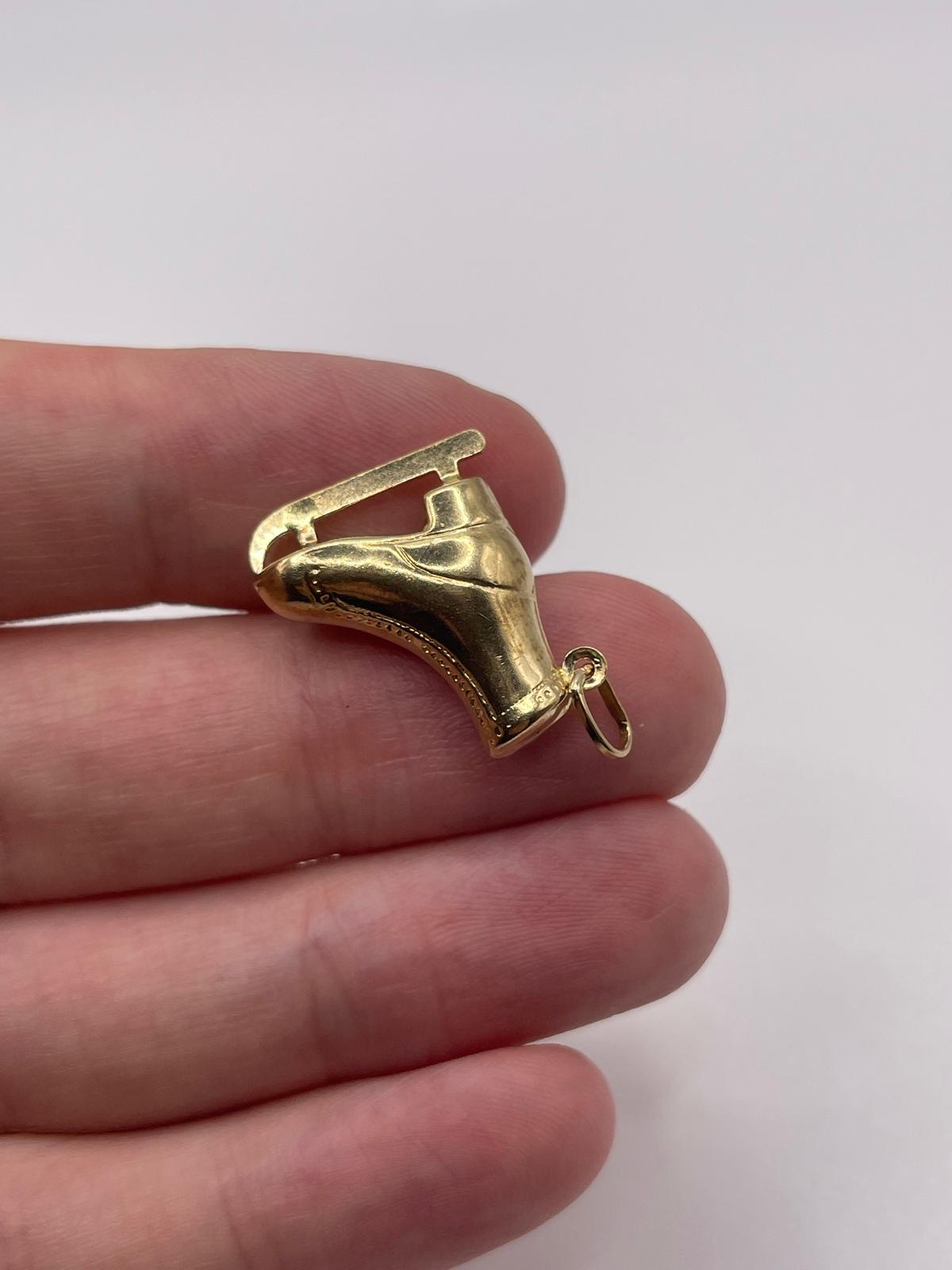 9ct gold ice skate charm