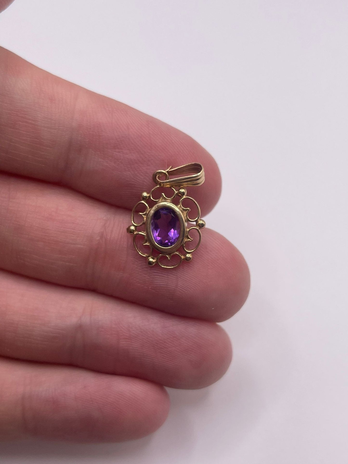 9ct gold amethyst pendant