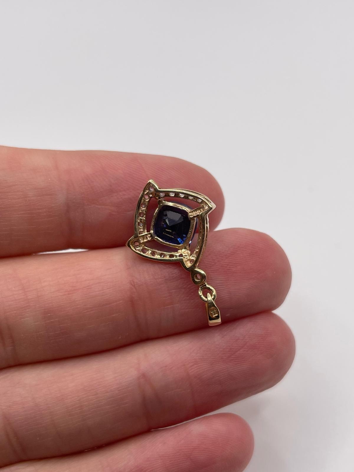 9ct gold Kyanite and zircon pendant
