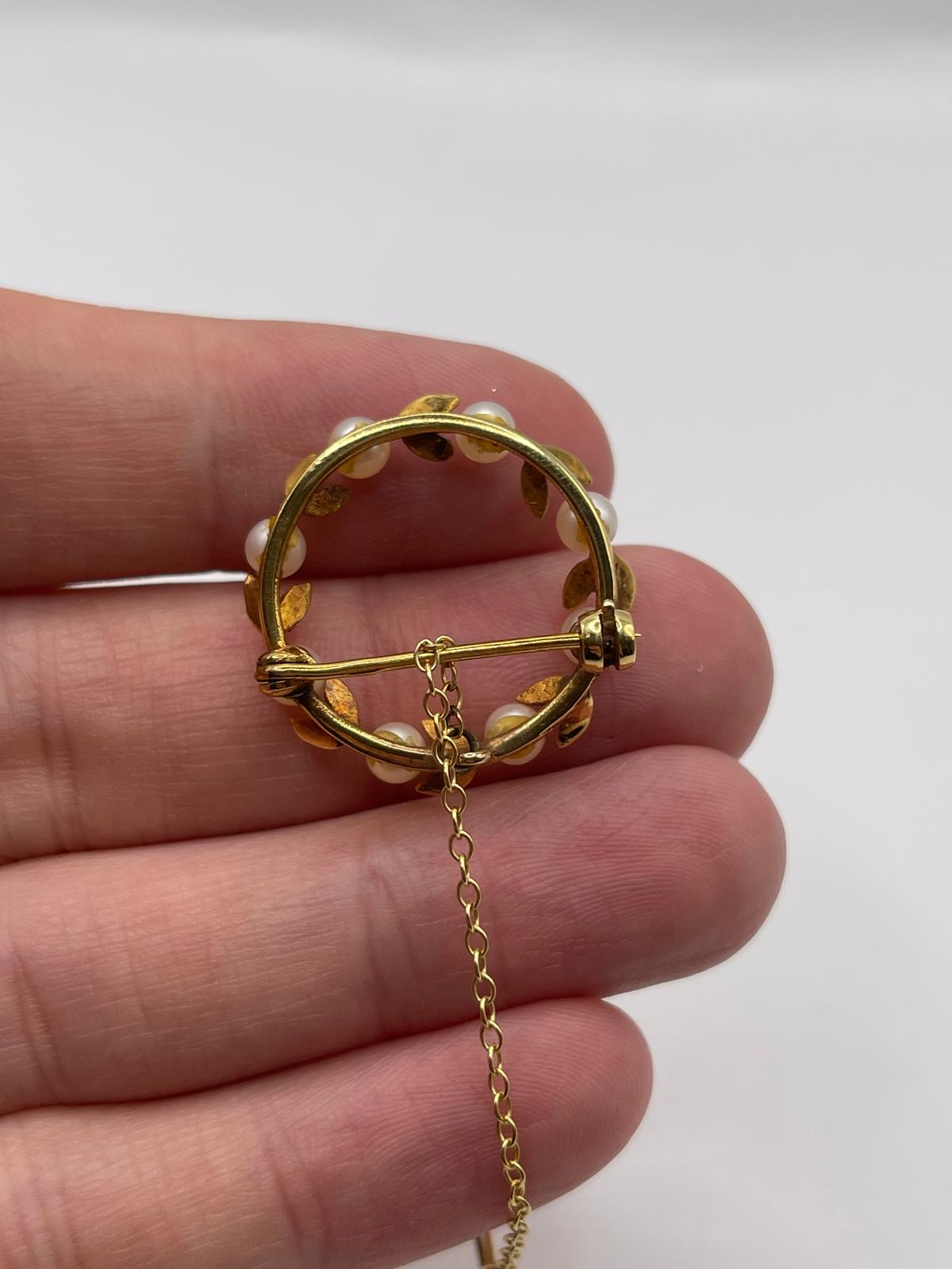 9ct gold pearl brooch