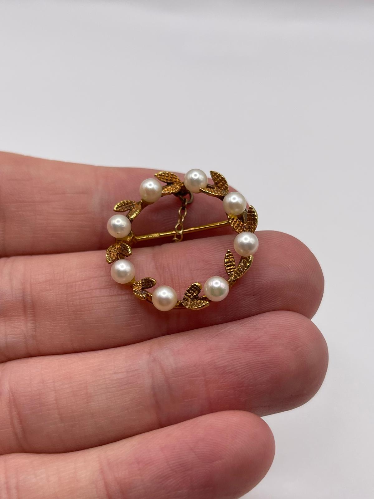 9ct gold pearl brooch
