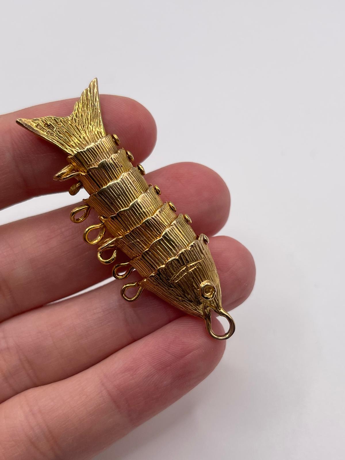 9ct gold articulated fish pendant