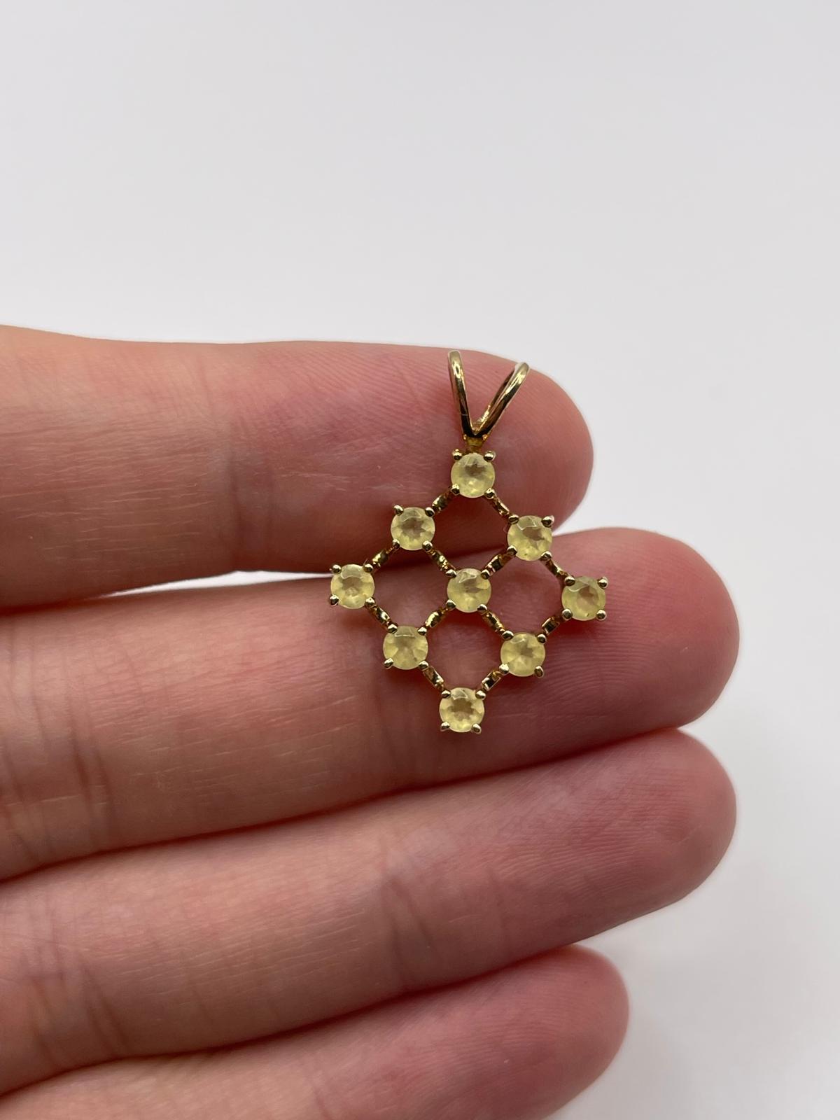 9ct gold quartz pendant