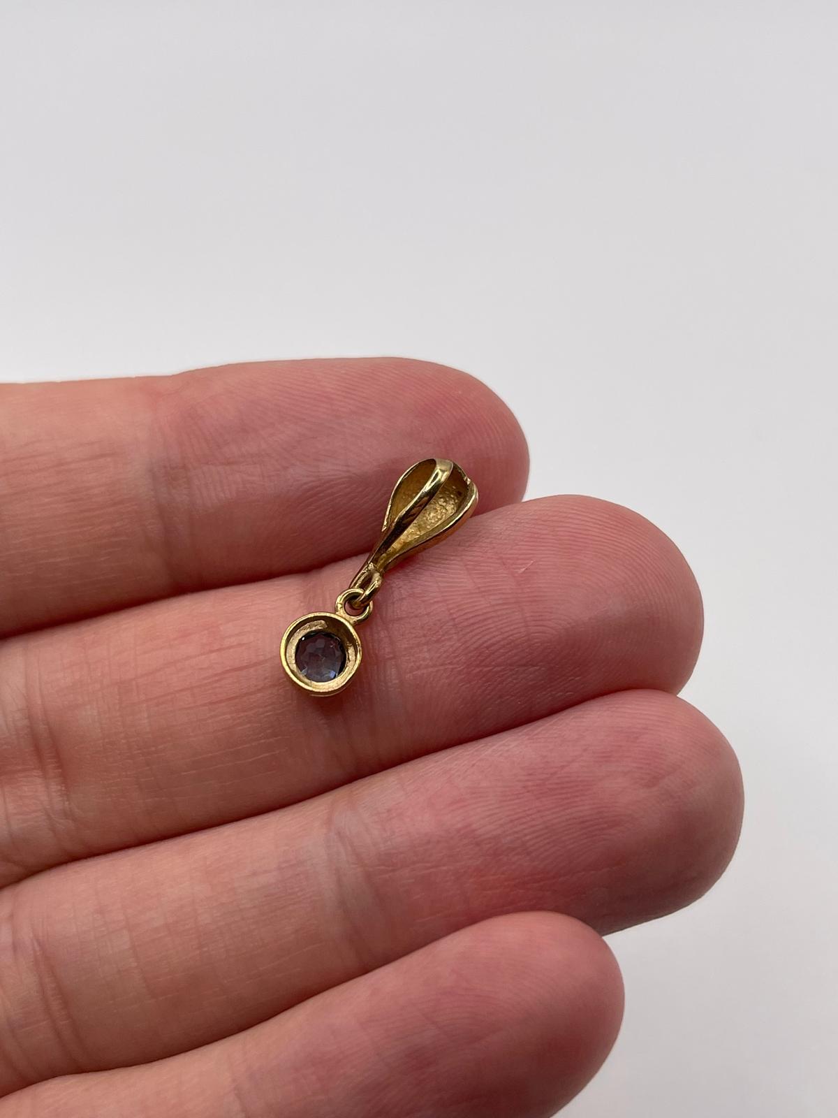 9ct gold topaz pendant