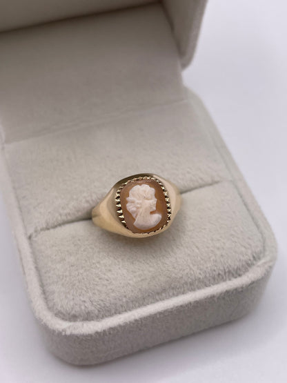 9ct gold cameo ring