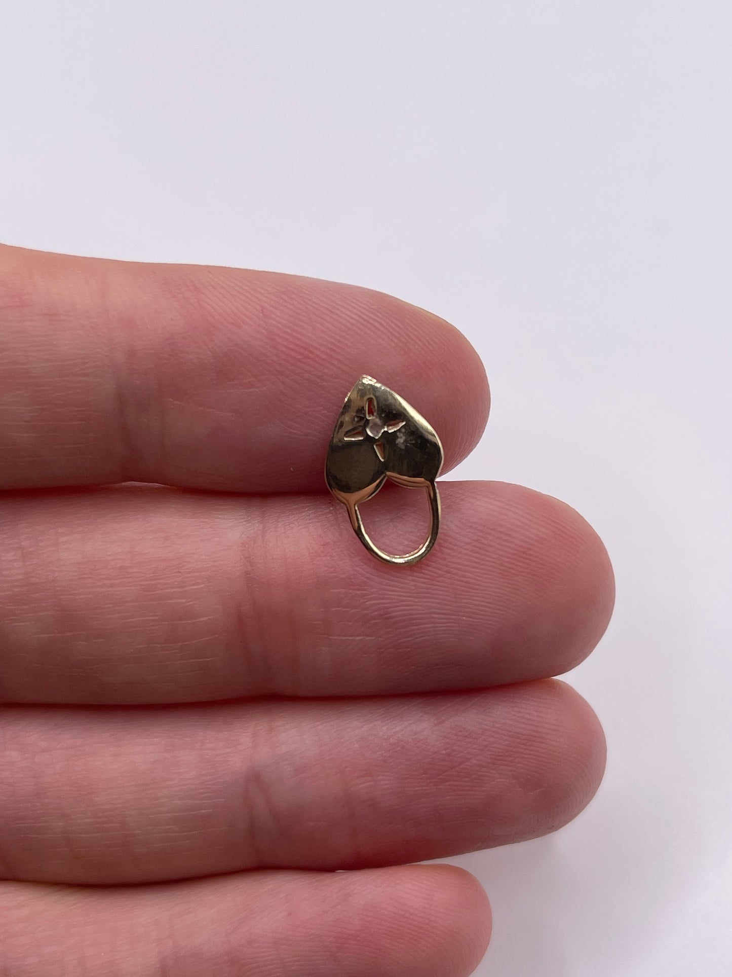 9ct gold pearl heart pendant