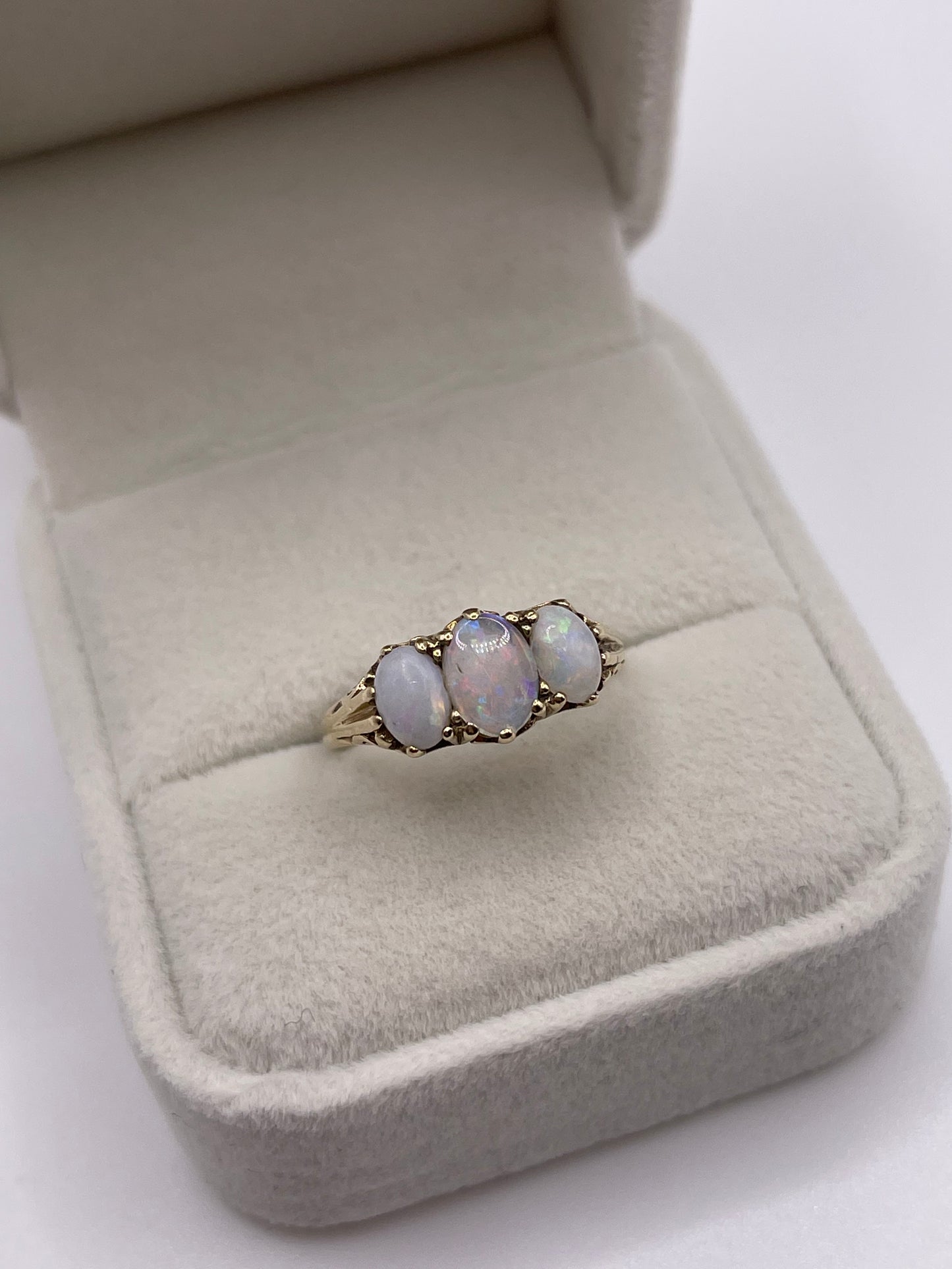 9ct gold opal ring