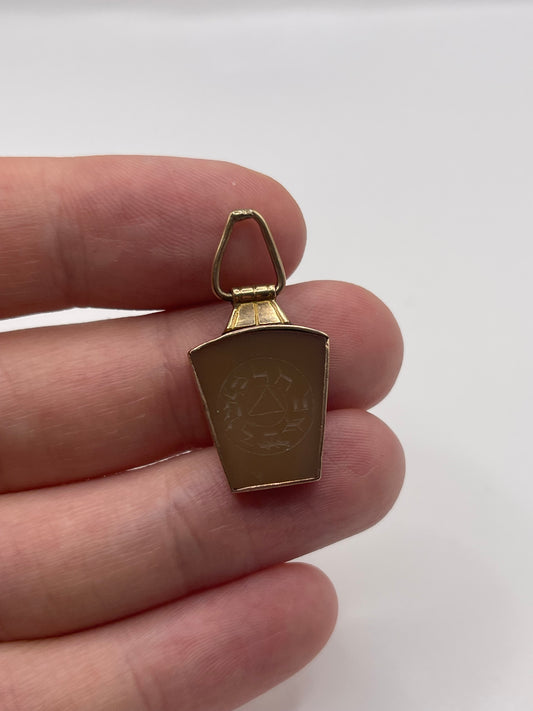 9ct gold Masonic key stone pendant