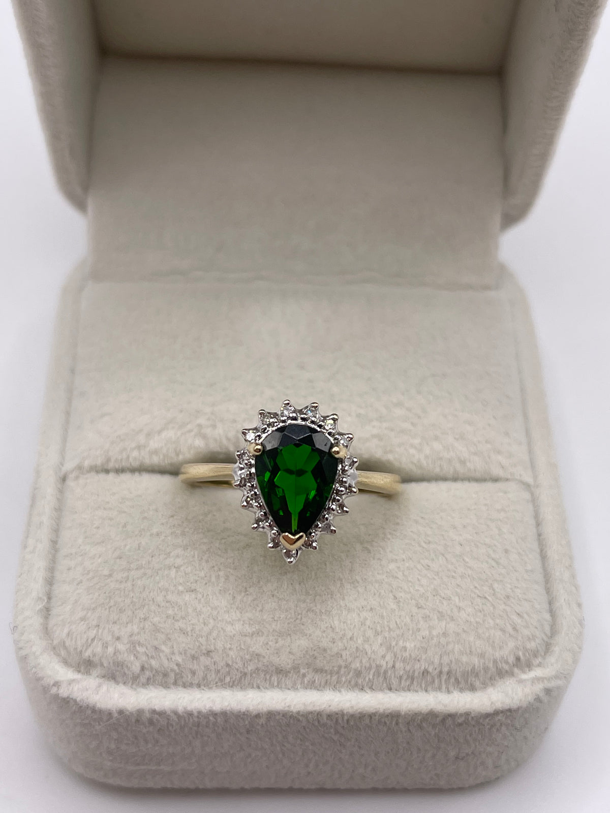 9ct gold diopside and diamond ring