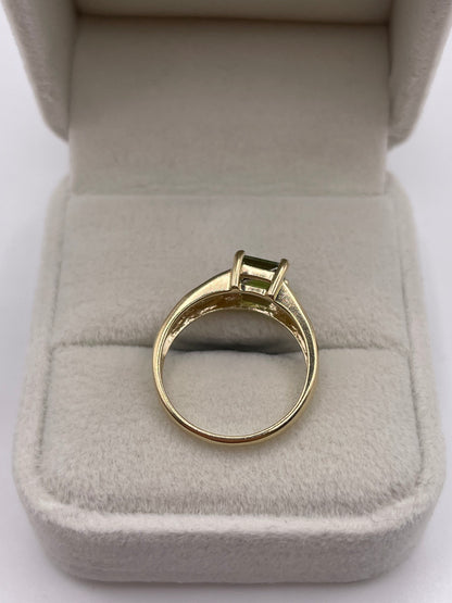 9ct gold peridot ring