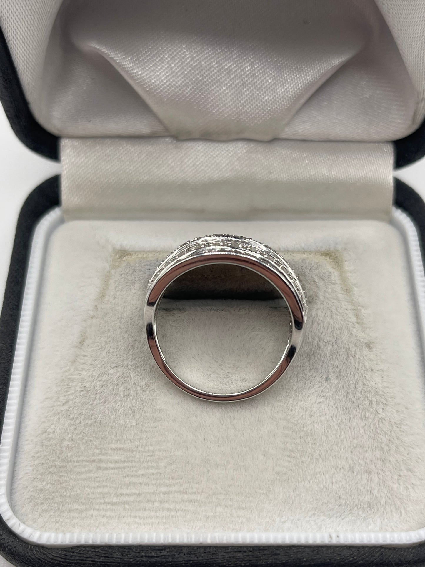 9ct white gold diamond cluster ring