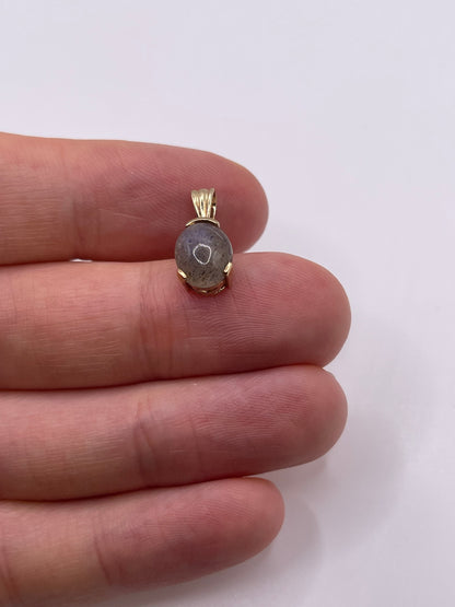 9ct gold labradorite pendant