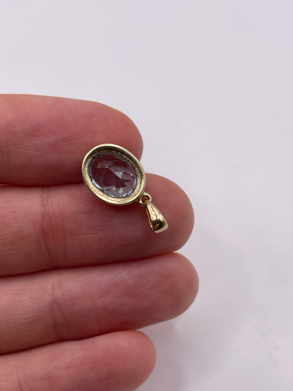 9ct gold blue topaz pendant