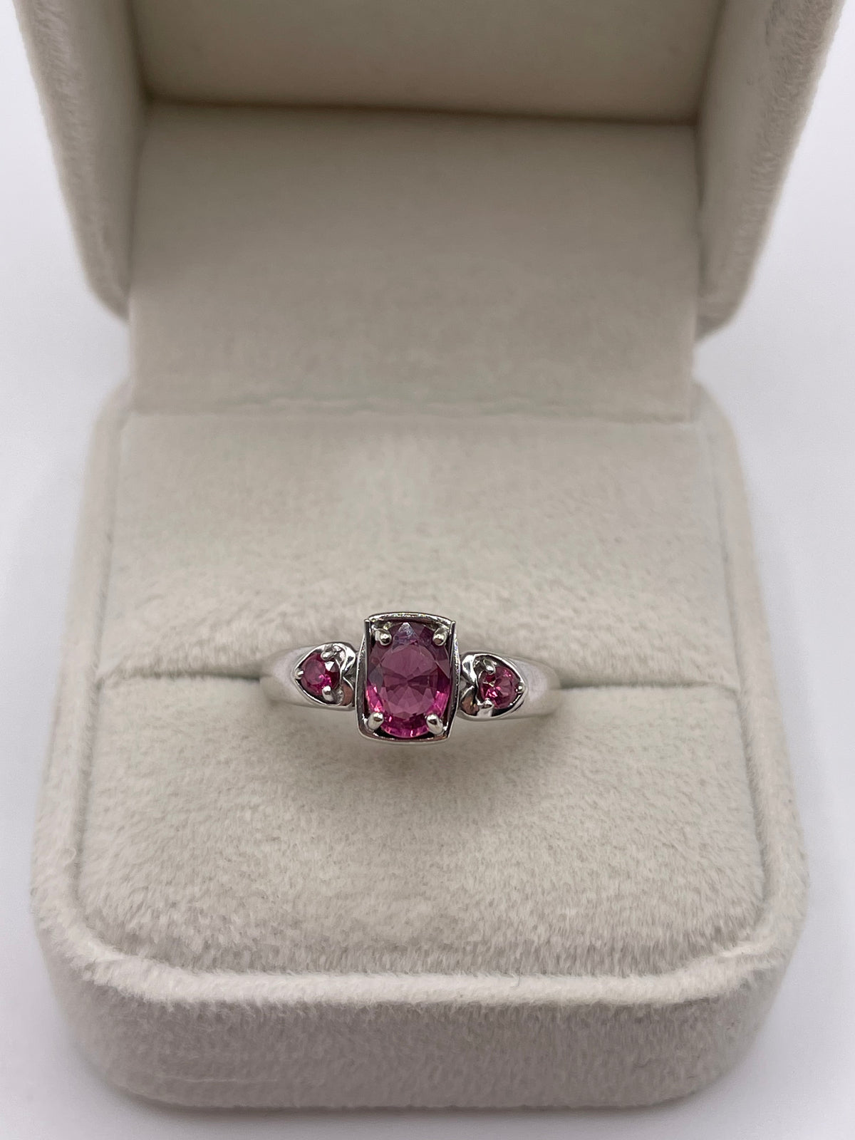 9ct white gold tourmaline ring