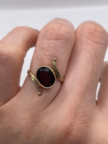 9ct gold garnet ring