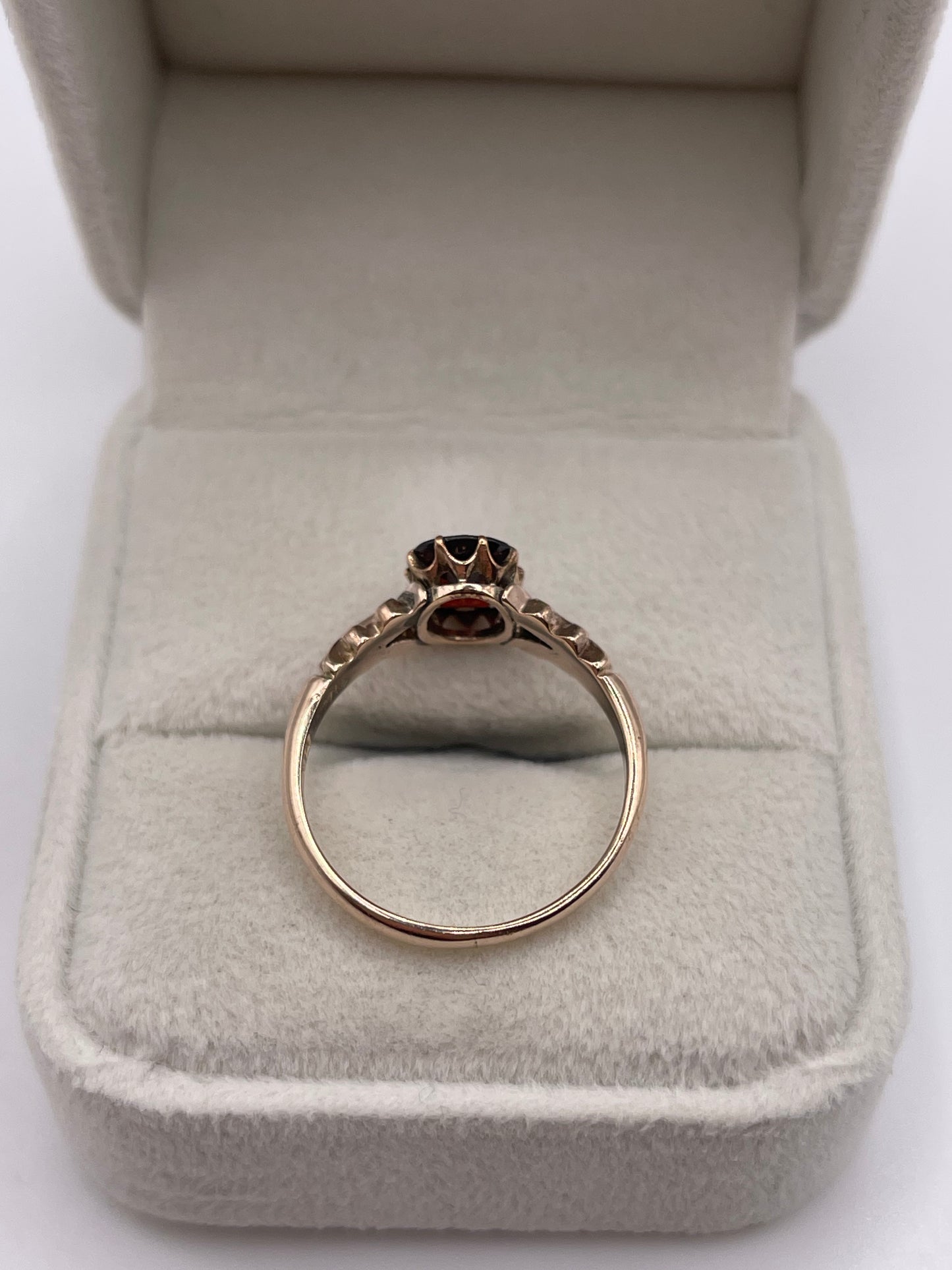 Antique 9ct rose gold garnet ring